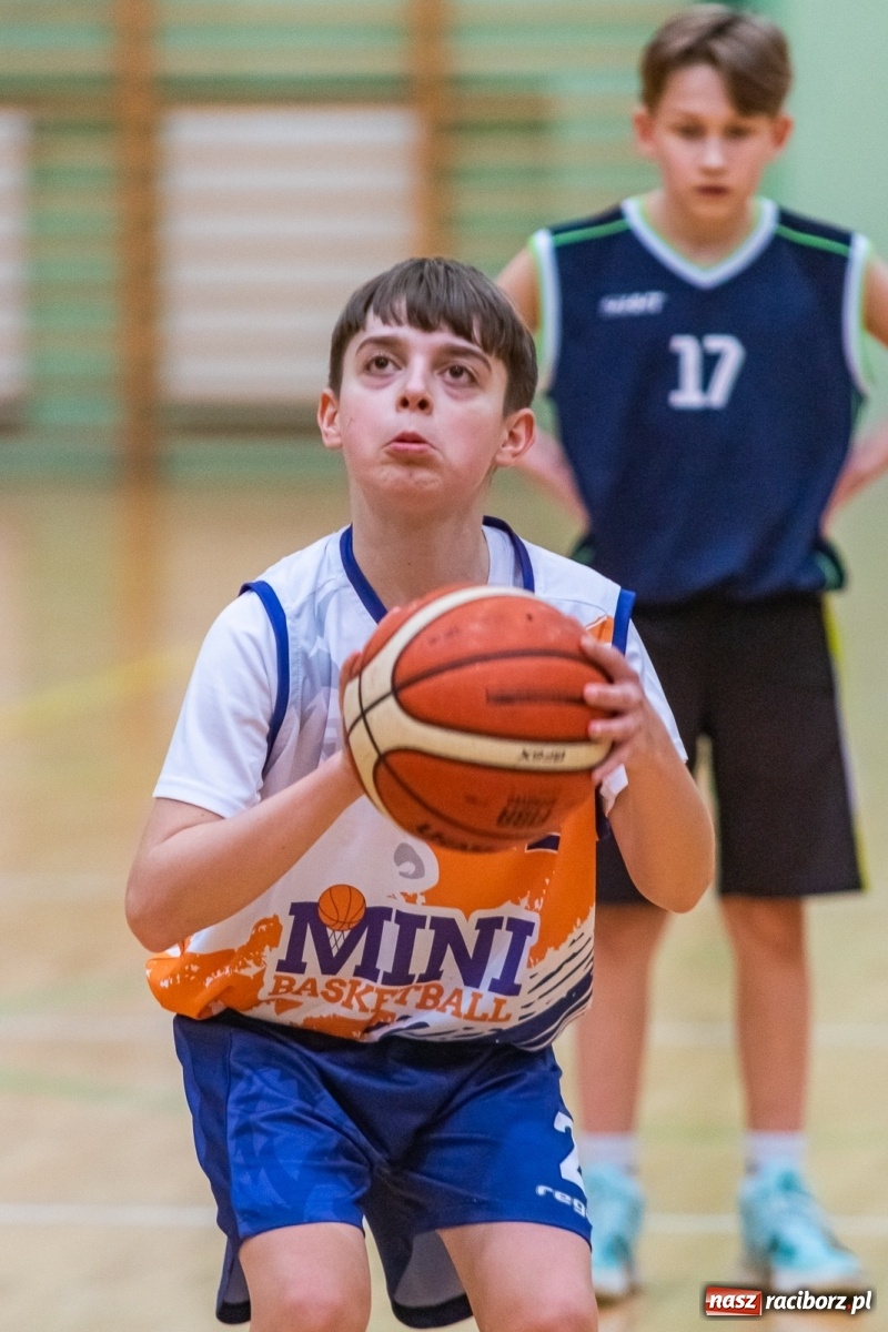 Zdjęcie w galerii na portalu naszraciborz.pl: Koszykarski dreszczowiec w Arenie Rafako z happy endem [FOTO i WIDEO] wiadomości z regionu