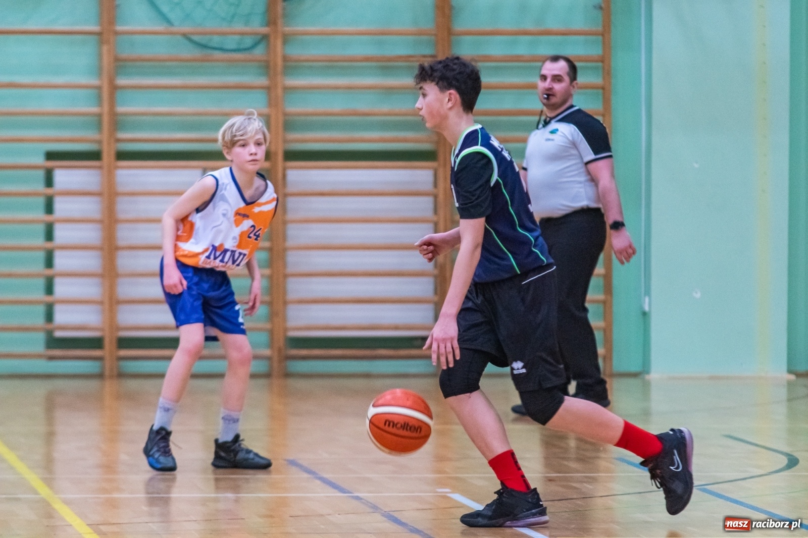 Zdjęcie w galerii na portalu naszraciborz.pl: Koszykarski dreszczowiec w Arenie Rafako z happy endem [FOTO i WIDEO] wiadomości z regionu