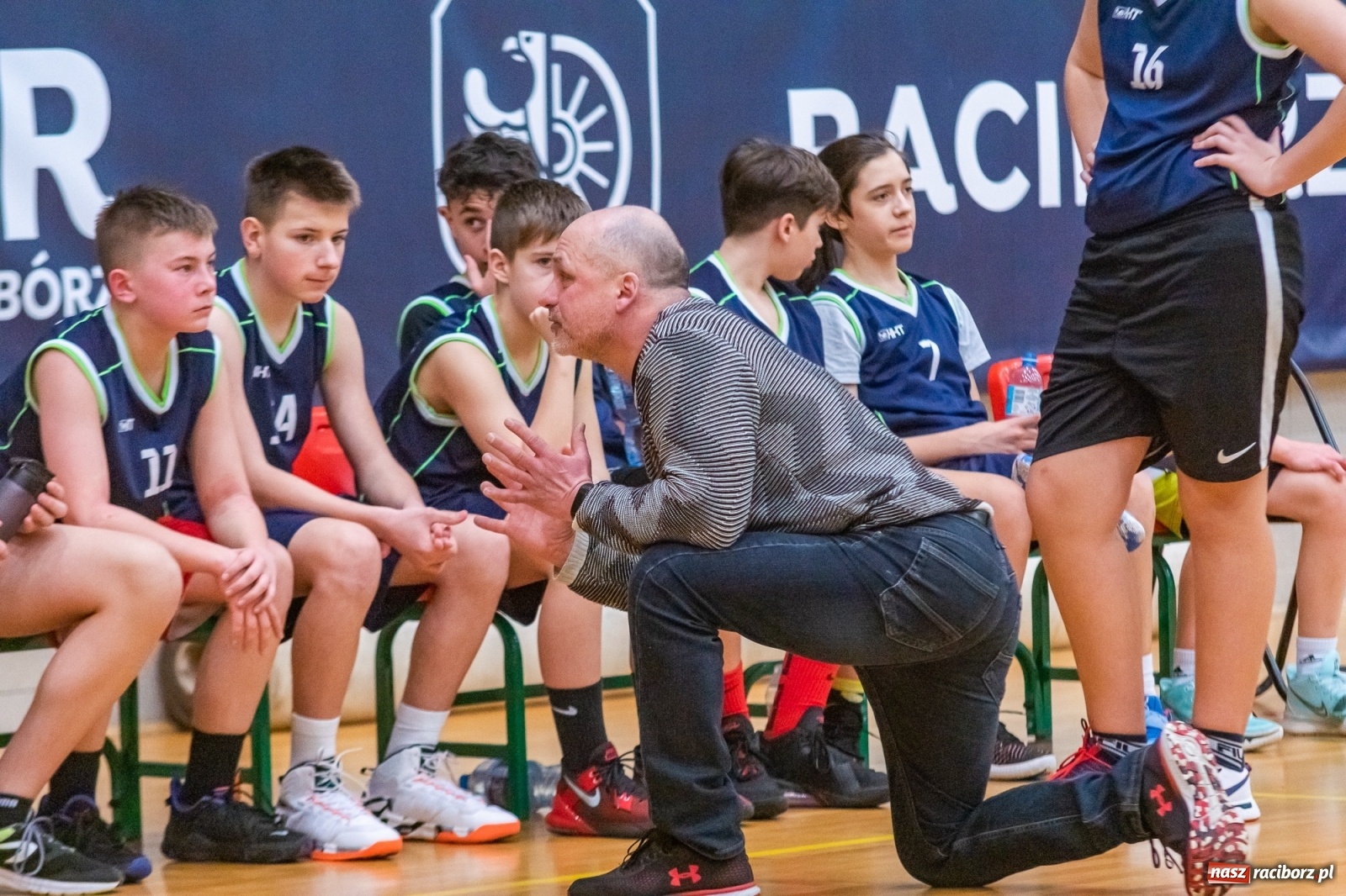 Zdjęcie w galerii na portalu naszraciborz.pl: Koszykarski dreszczowiec w Arenie Rafako z happy endem [FOTO i WIDEO] wiadomości z regionu