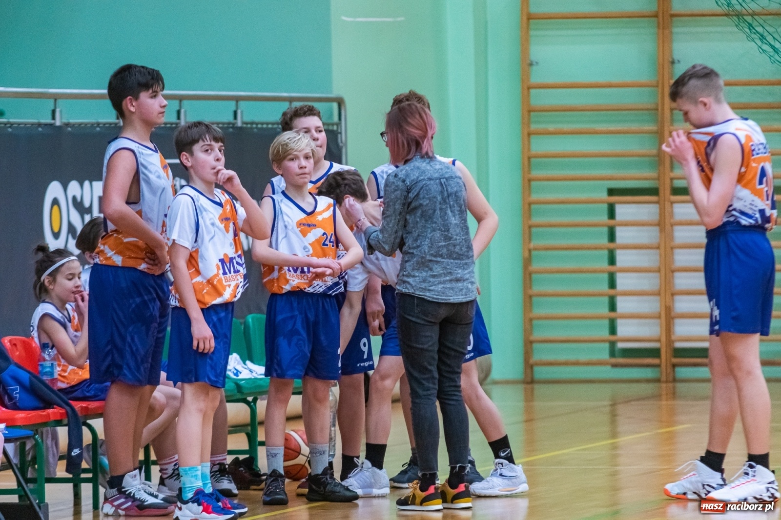 Zdjęcie w galerii na portalu naszraciborz.pl: Koszykarski dreszczowiec w Arenie Rafako z happy endem [FOTO i WIDEO] wiadomości z regionu