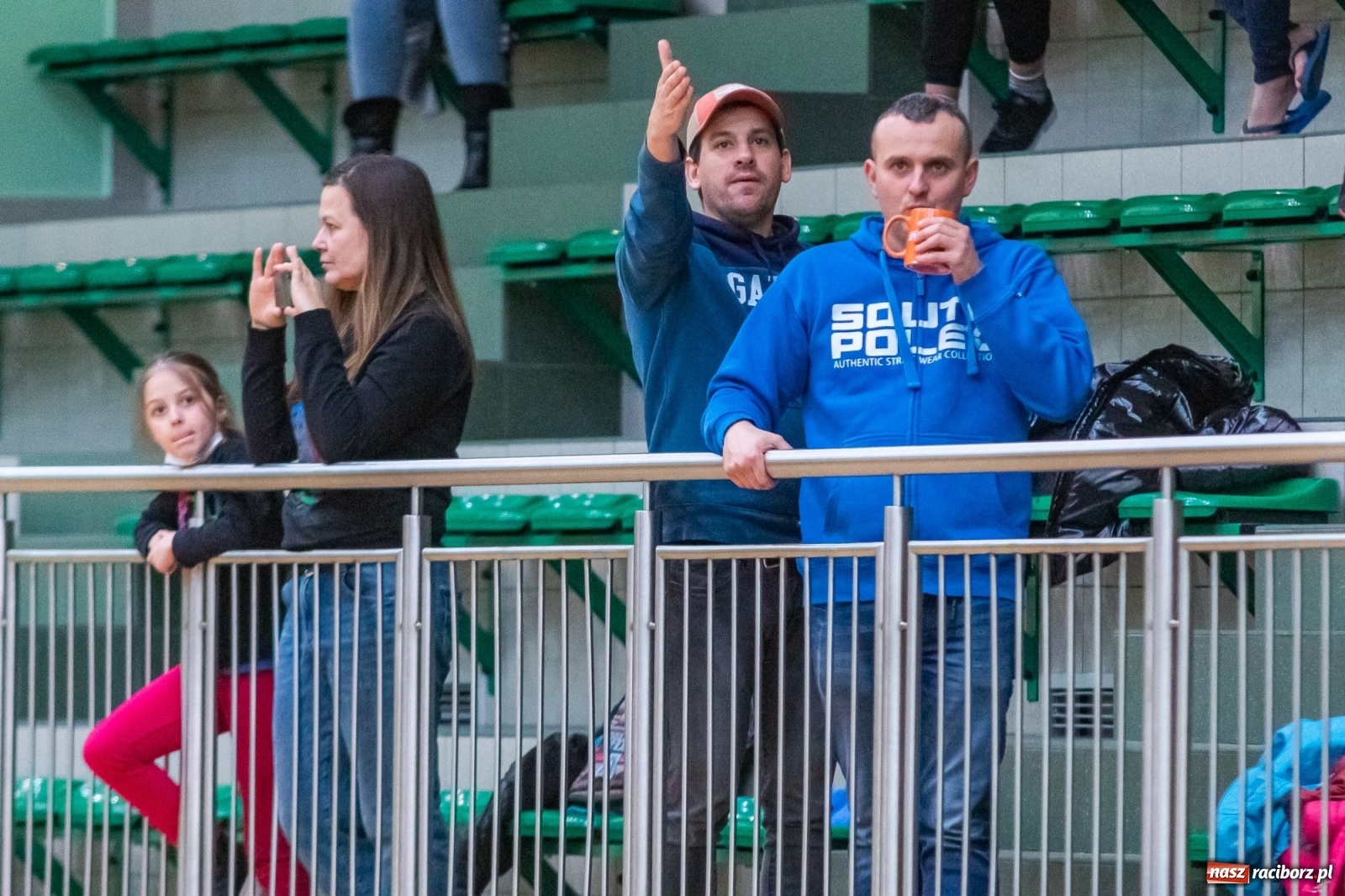 Zdjęcie w galerii na portalu naszraciborz.pl: Koszykarski dreszczowiec w Arenie Rafako z happy endem [FOTO i WIDEO] wiadomości z regionu