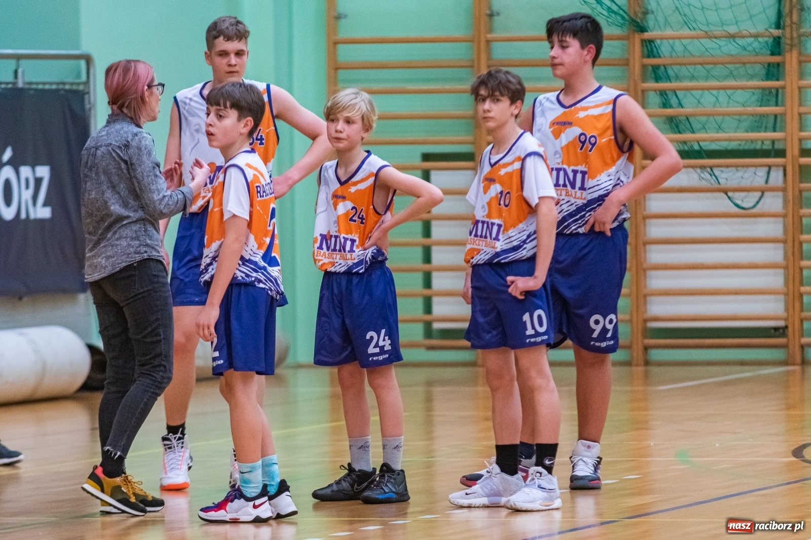 Zdjęcie w galerii na portalu naszraciborz.pl: Koszykarski dreszczowiec w Arenie Rafako z happy endem [FOTO i WIDEO] wiadomości z regionu