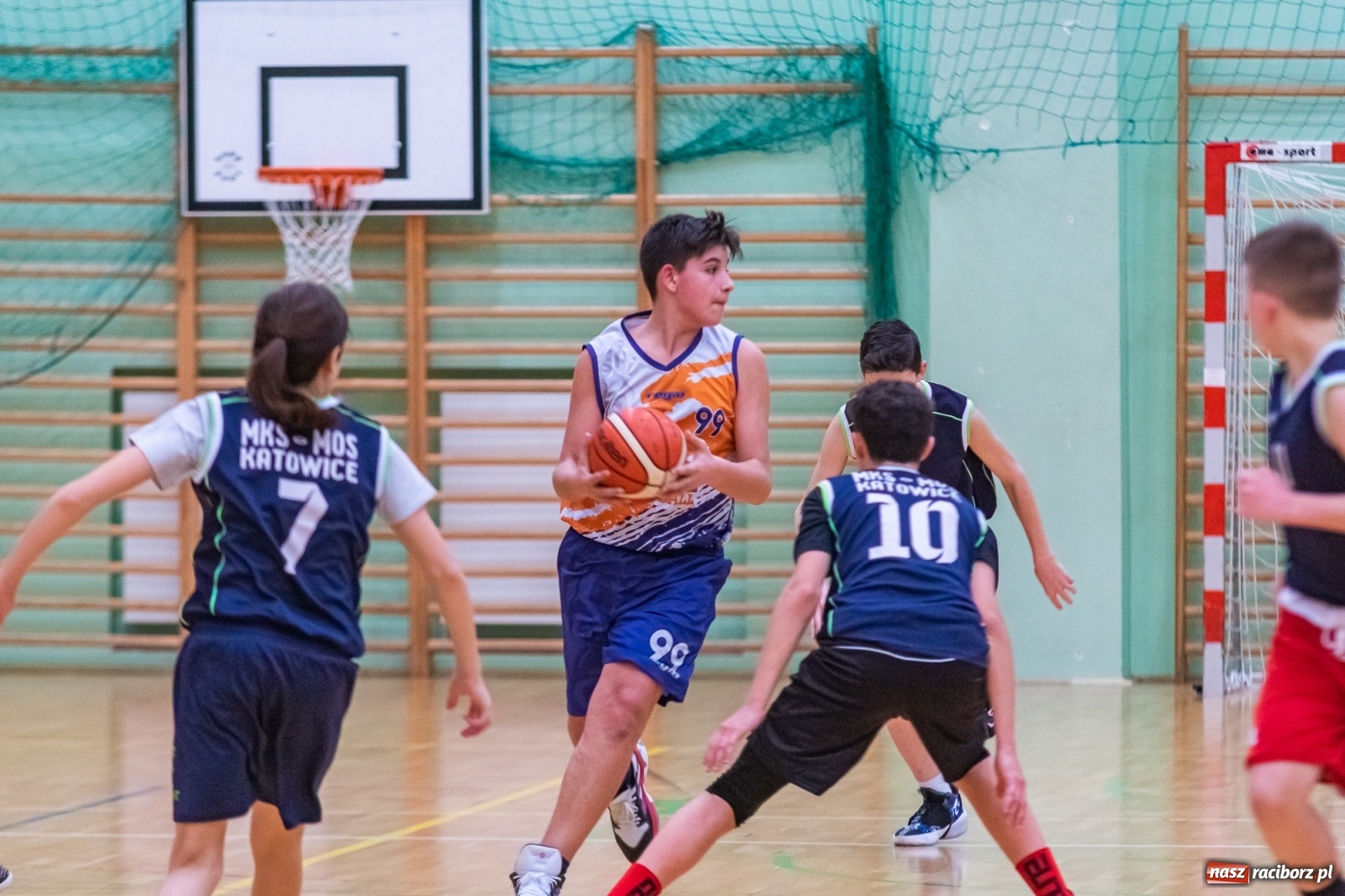 Zdjęcie w galerii na portalu naszraciborz.pl: Koszykarski dreszczowiec w Arenie Rafako z happy endem [FOTO i WIDEO] wiadomości z regionu