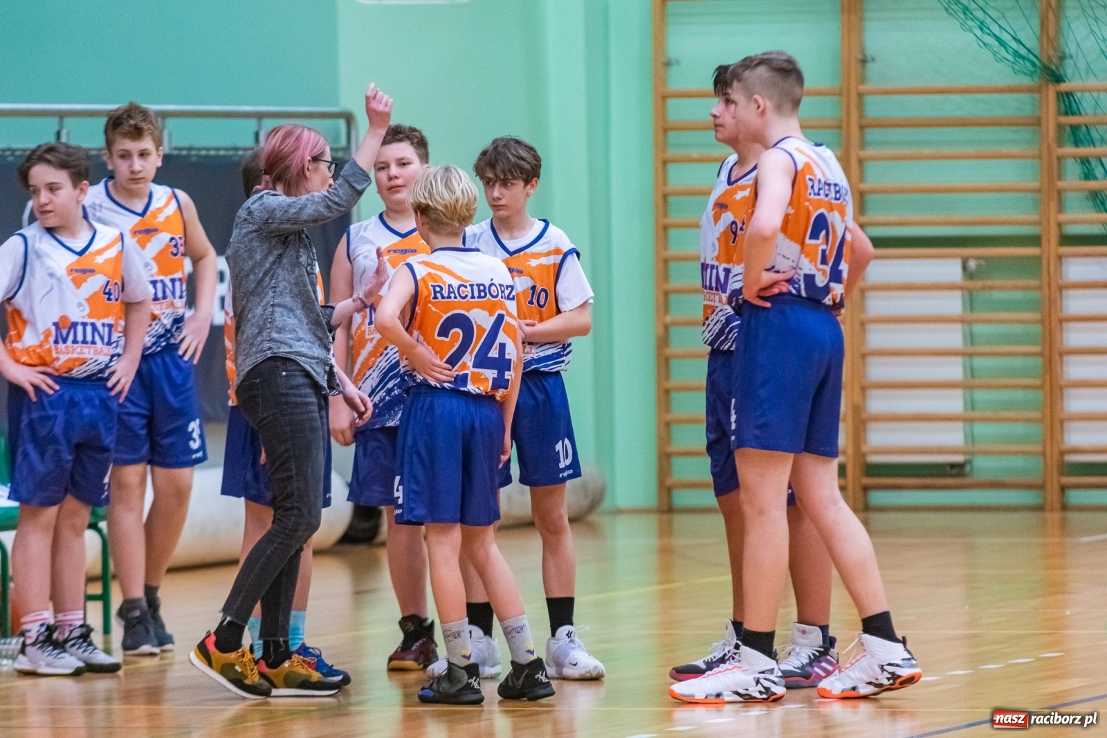 Zdjęcie w galerii na portalu naszraciborz.pl: Koszykarski dreszczowiec w Arenie Rafako z happy endem [FOTO i WIDEO] wiadomości z regionu