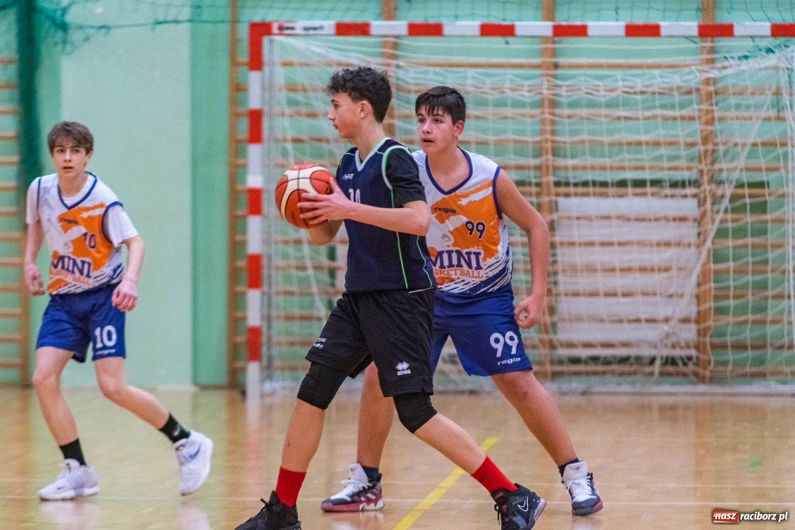 Zdjęcie w galerii na portalu naszraciborz.pl: Koszykarski dreszczowiec w Arenie Rafako z happy endem [FOTO i WIDEO] wiadomości z regionu