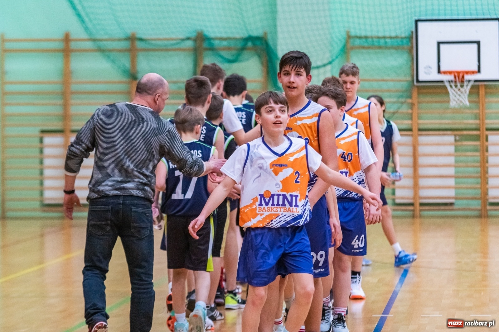 Zdjęcie w galerii na portalu naszraciborz.pl: Koszykarski dreszczowiec w Arenie Rafako z happy endem [FOTO i WIDEO] wiadomości z regionu