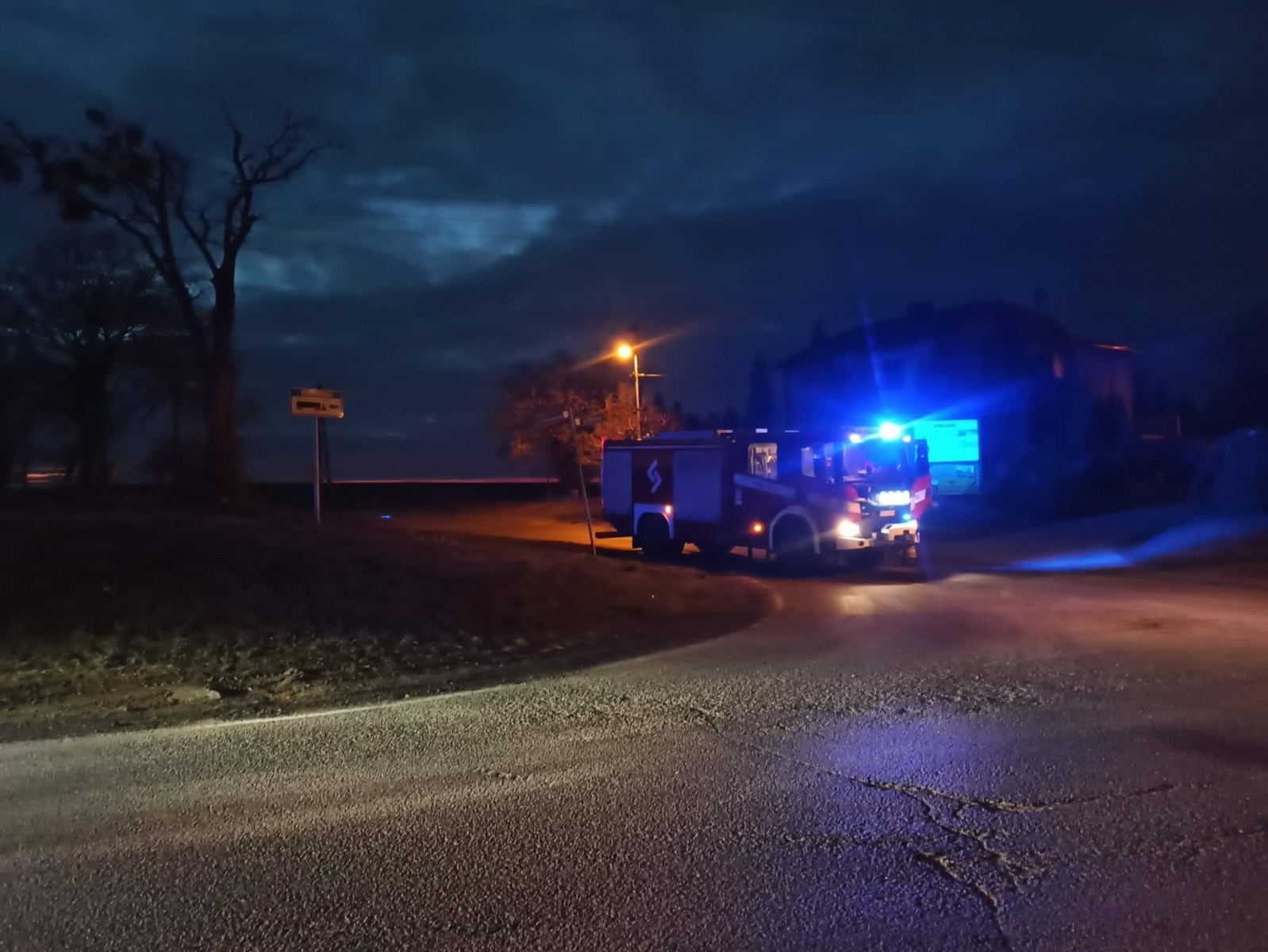 Zdjęcie w galerii na portalu naszraciborz.pl: Raport 998. Wyciek gazu przy Różyckiego. Plama w Pawłowie wiadomości z regionu