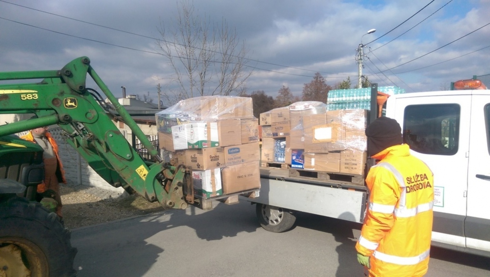 Zdjęcie w galerii na portalu naszraciborz.pl: Zbiórka na medal. Tony darów z gminy Kornowac dla Ukrainy wiadomości z regionu