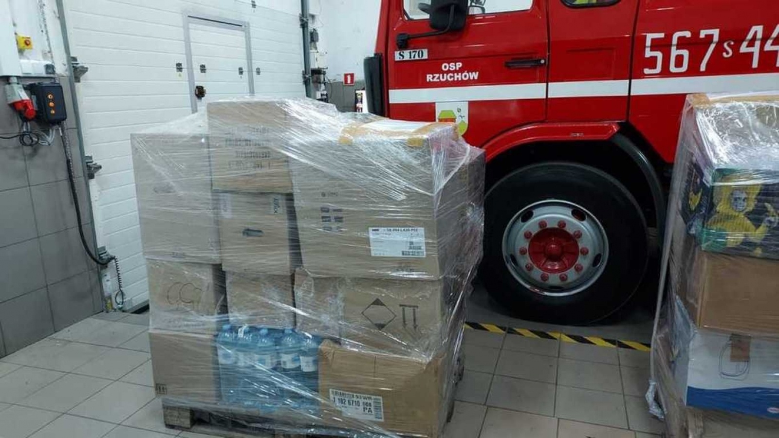 Zdjęcie w galerii na portalu naszraciborz.pl: Zbiórka na medal. Tony darów z gminy Kornowac dla Ukrainy wiadomości z regionu