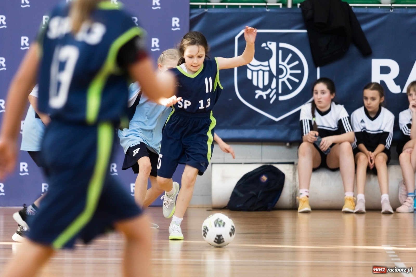 Zdjęcie w galerii na portalu naszraciborz.pl: Czwartkowa piłkarska rywalizacja w hali przy Łąkowej [FOTO] wiadomości z regionu
