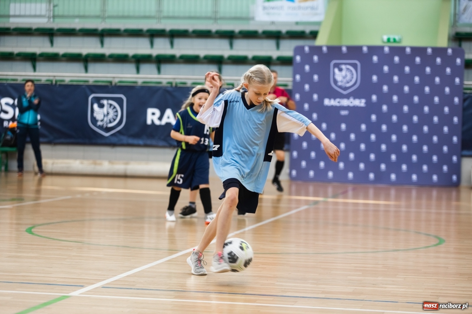 Zdjęcie w galerii na portalu naszraciborz.pl: Czwartkowa piłkarska rywalizacja w hali przy Łąkowej [FOTO] wiadomości z regionu