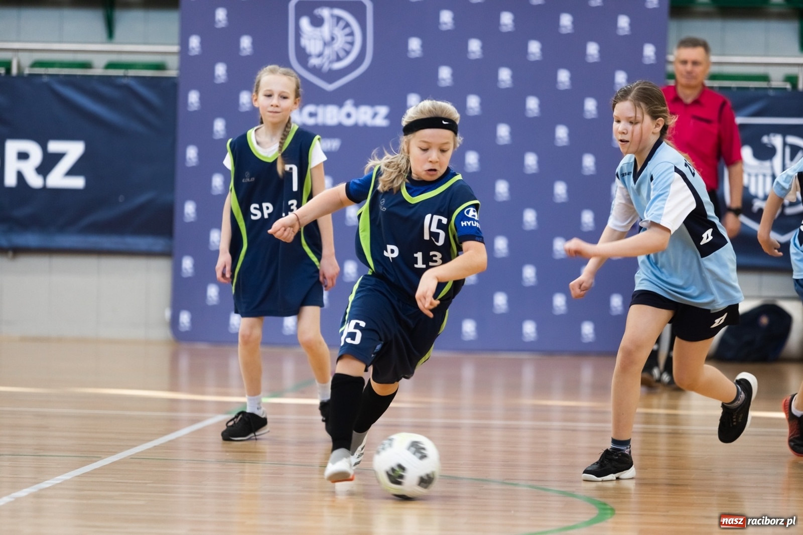 Zdjęcie w galerii na portalu naszraciborz.pl: Czwartkowa piłkarska rywalizacja w hali przy Łąkowej [FOTO] wiadomości z regionu