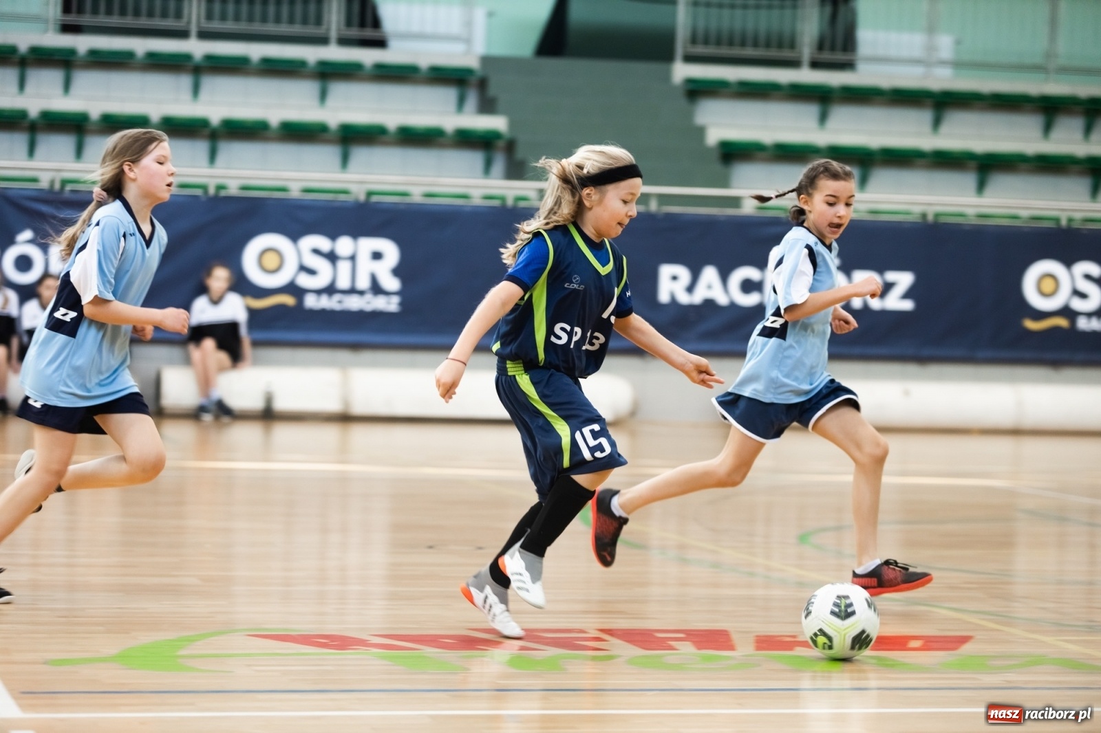 Zdjęcie w galerii na portalu naszraciborz.pl: Czwartkowa piłkarska rywalizacja w hali przy Łąkowej [FOTO] wiadomości z regionu