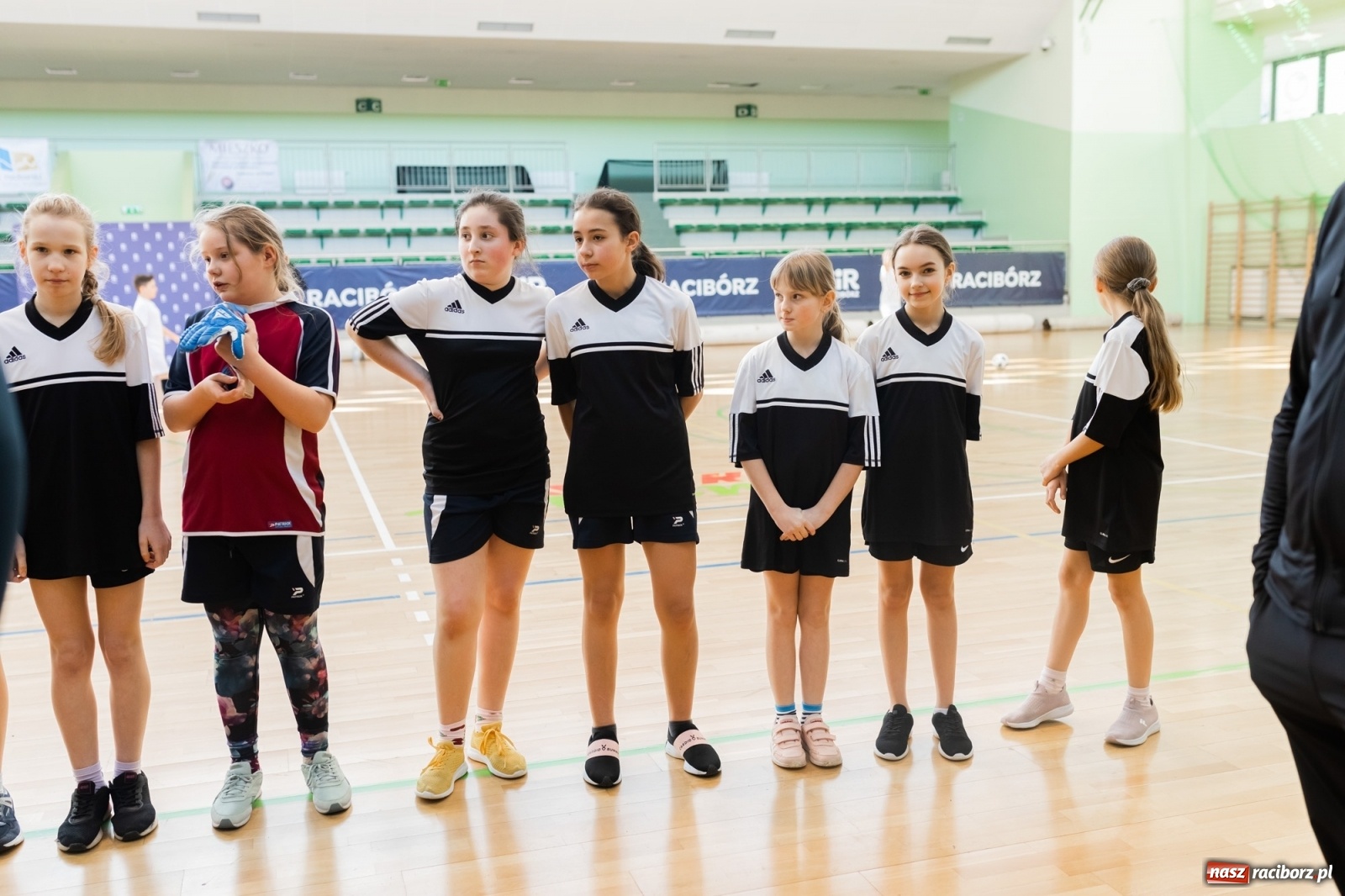 Zdjęcie w galerii na portalu naszraciborz.pl: Czwartkowa piłkarska rywalizacja w hali przy Łąkowej [FOTO] wiadomości z regionu