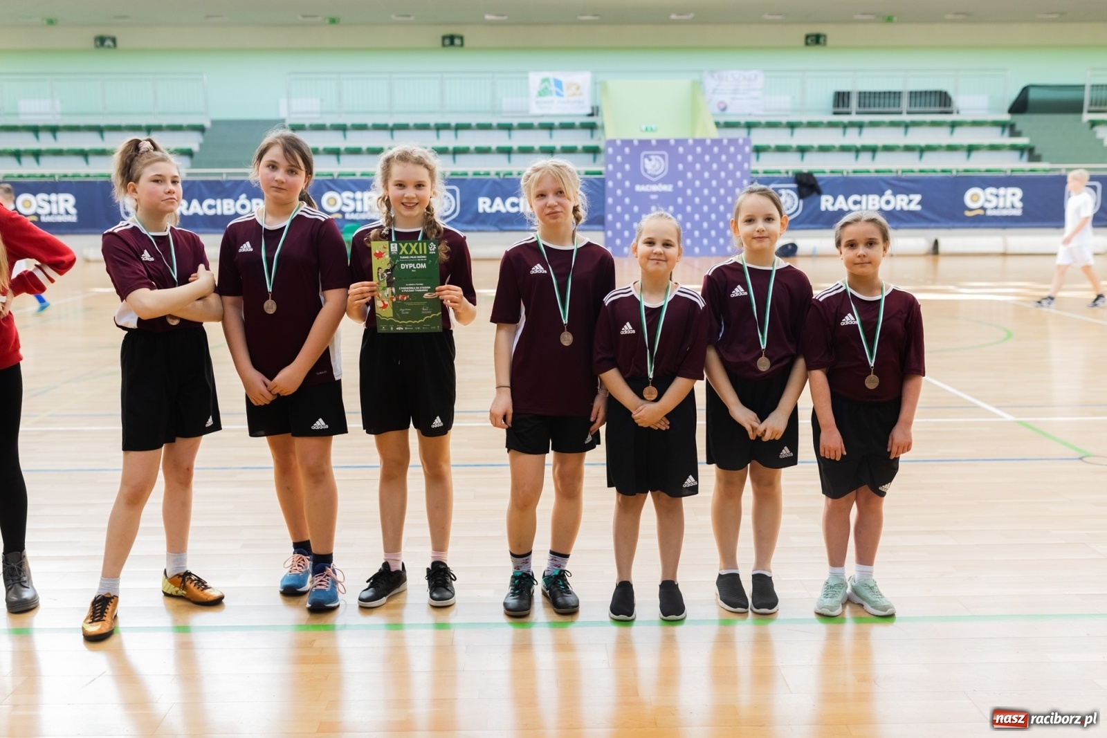 Zdjęcie w galerii na portalu naszraciborz.pl: Czwartkowa piłkarska rywalizacja w hali przy Łąkowej [FOTO] wiadomości z regionu