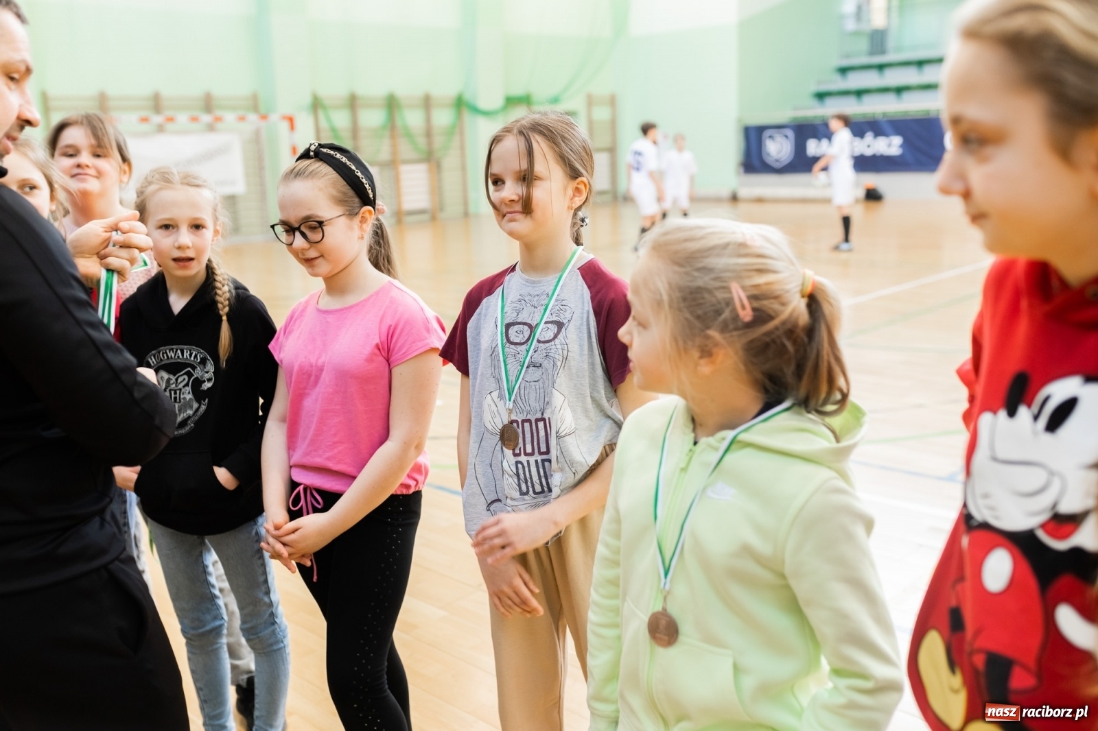 Zdjęcie w galerii na portalu naszraciborz.pl: Czwartkowa piłkarska rywalizacja w hali przy Łąkowej [FOTO] wiadomości z regionu