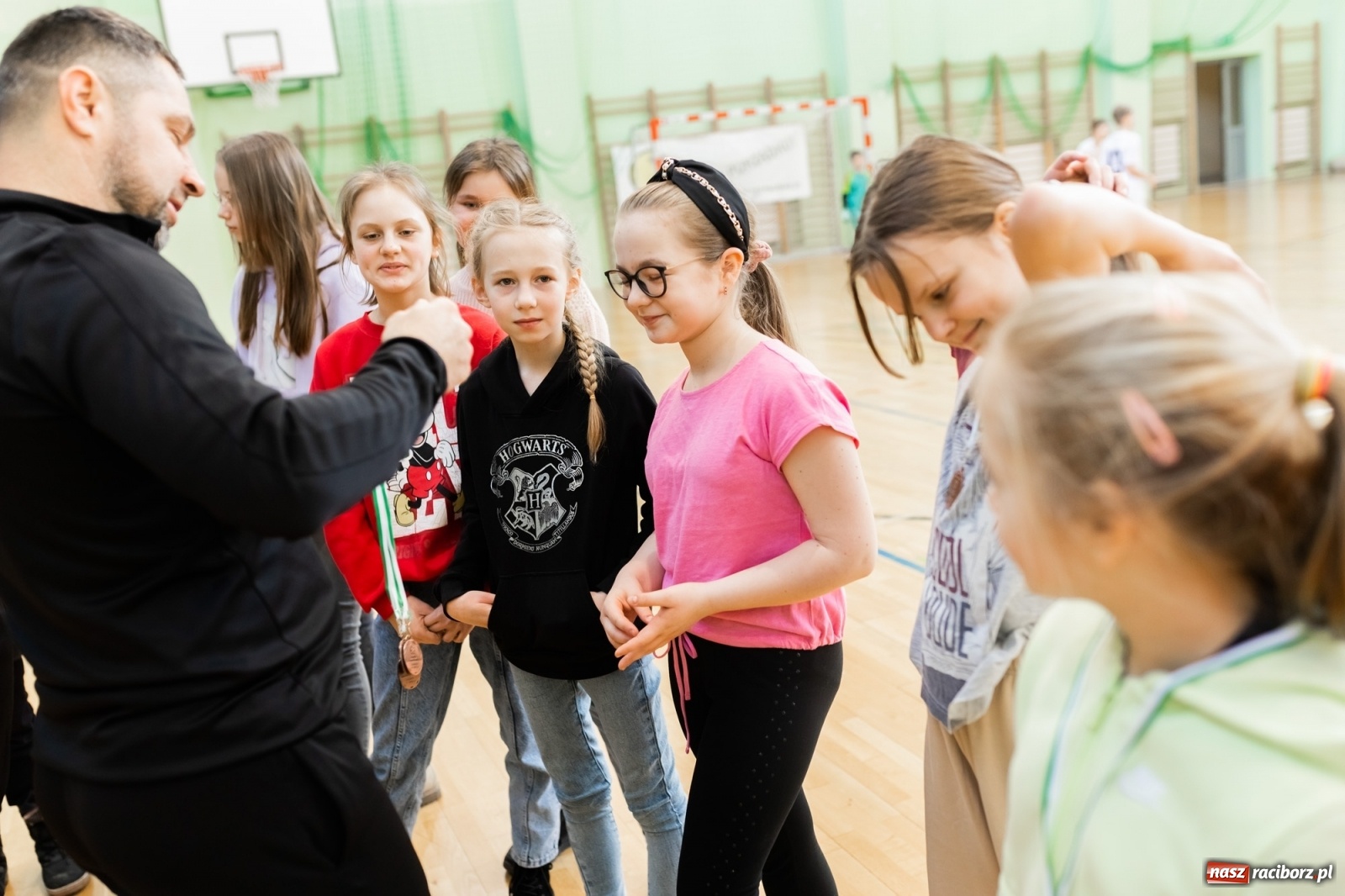 Zdjęcie w galerii na portalu naszraciborz.pl: Czwartkowa piłkarska rywalizacja w hali przy Łąkowej [FOTO] wiadomości z regionu