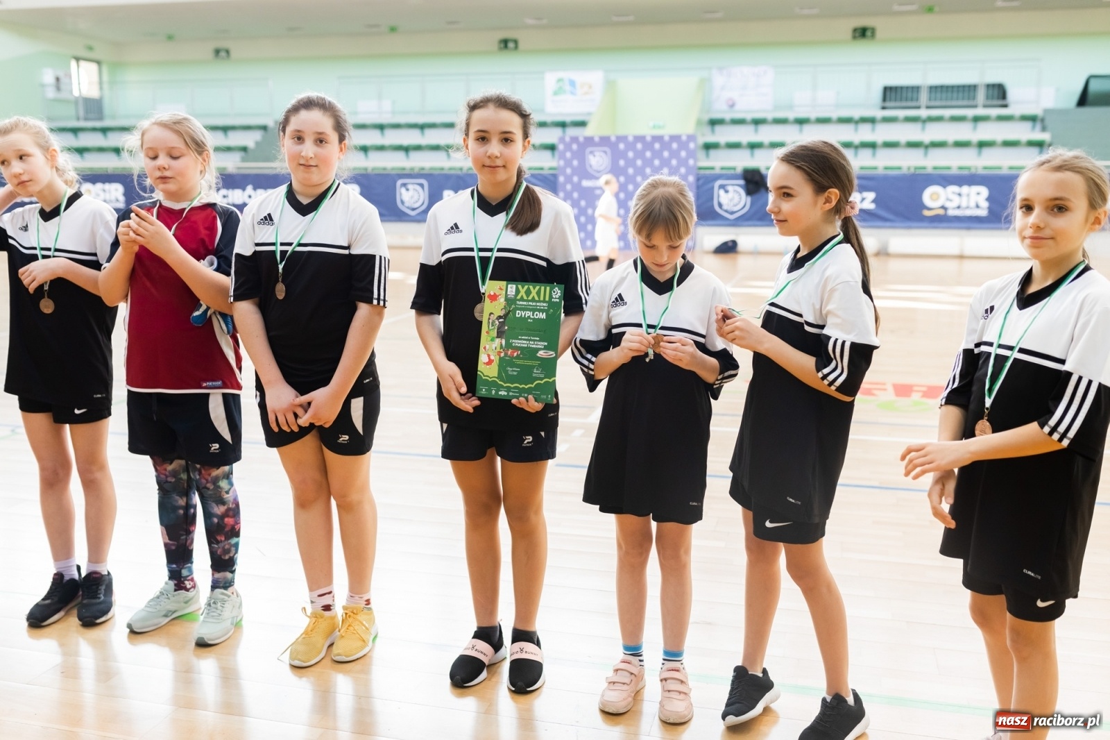 Zdjęcie w galerii na portalu naszraciborz.pl: Czwartkowa piłkarska rywalizacja w hali przy Łąkowej [FOTO] wiadomości z regionu