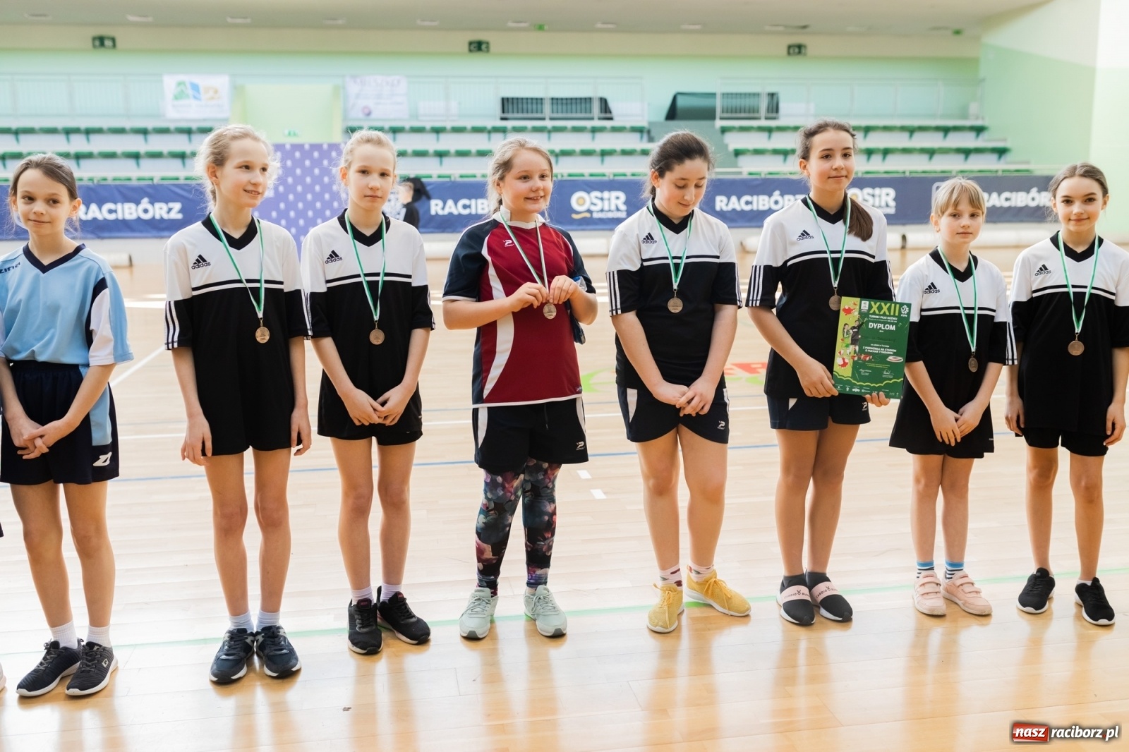 Zdjęcie w galerii na portalu naszraciborz.pl: Czwartkowa piłkarska rywalizacja w hali przy Łąkowej [FOTO] wiadomości z regionu