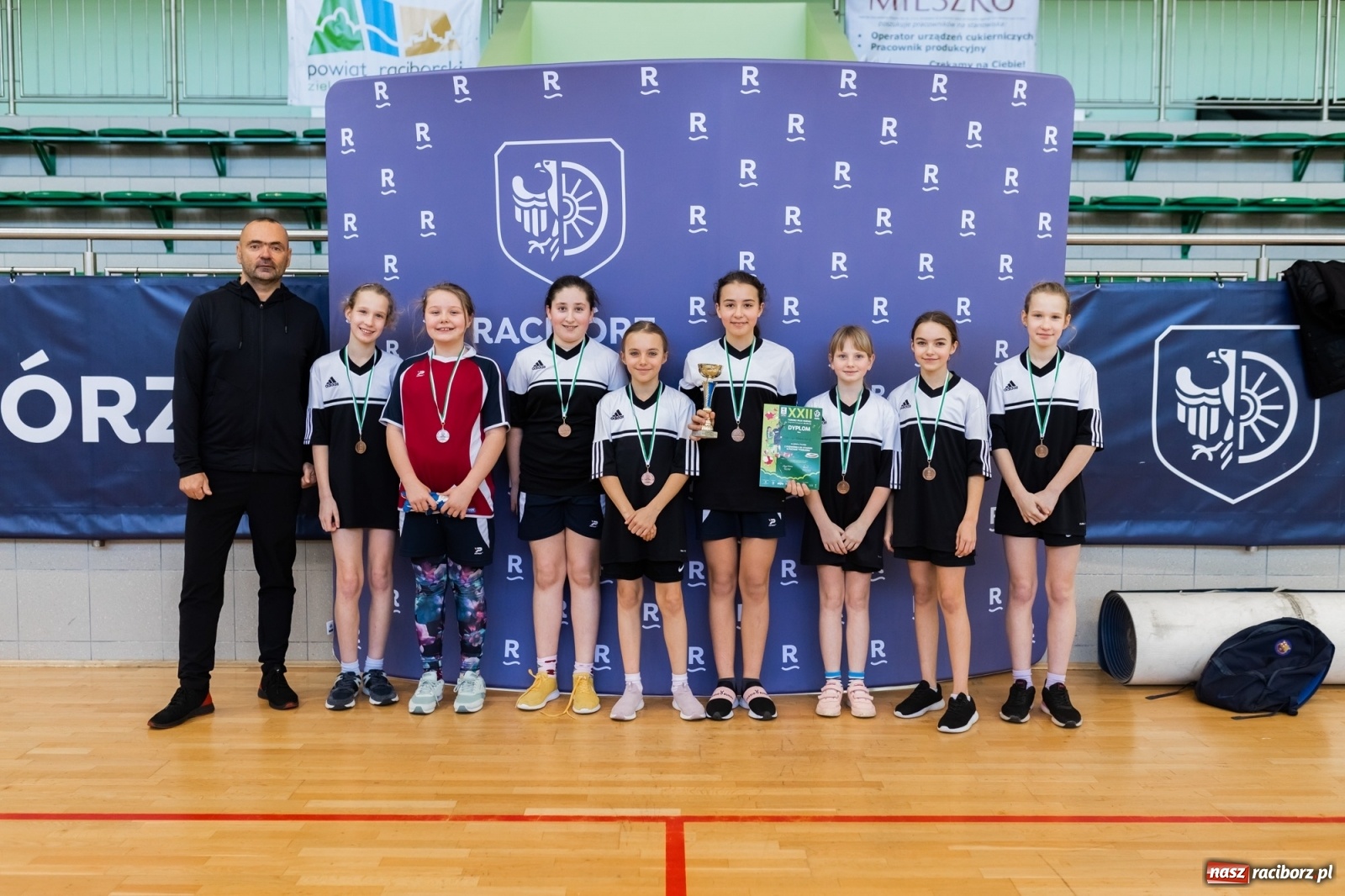 Zdjęcie w galerii na portalu naszraciborz.pl: Czwartkowa piłkarska rywalizacja w hali przy Łąkowej [FOTO] wiadomości z regionu