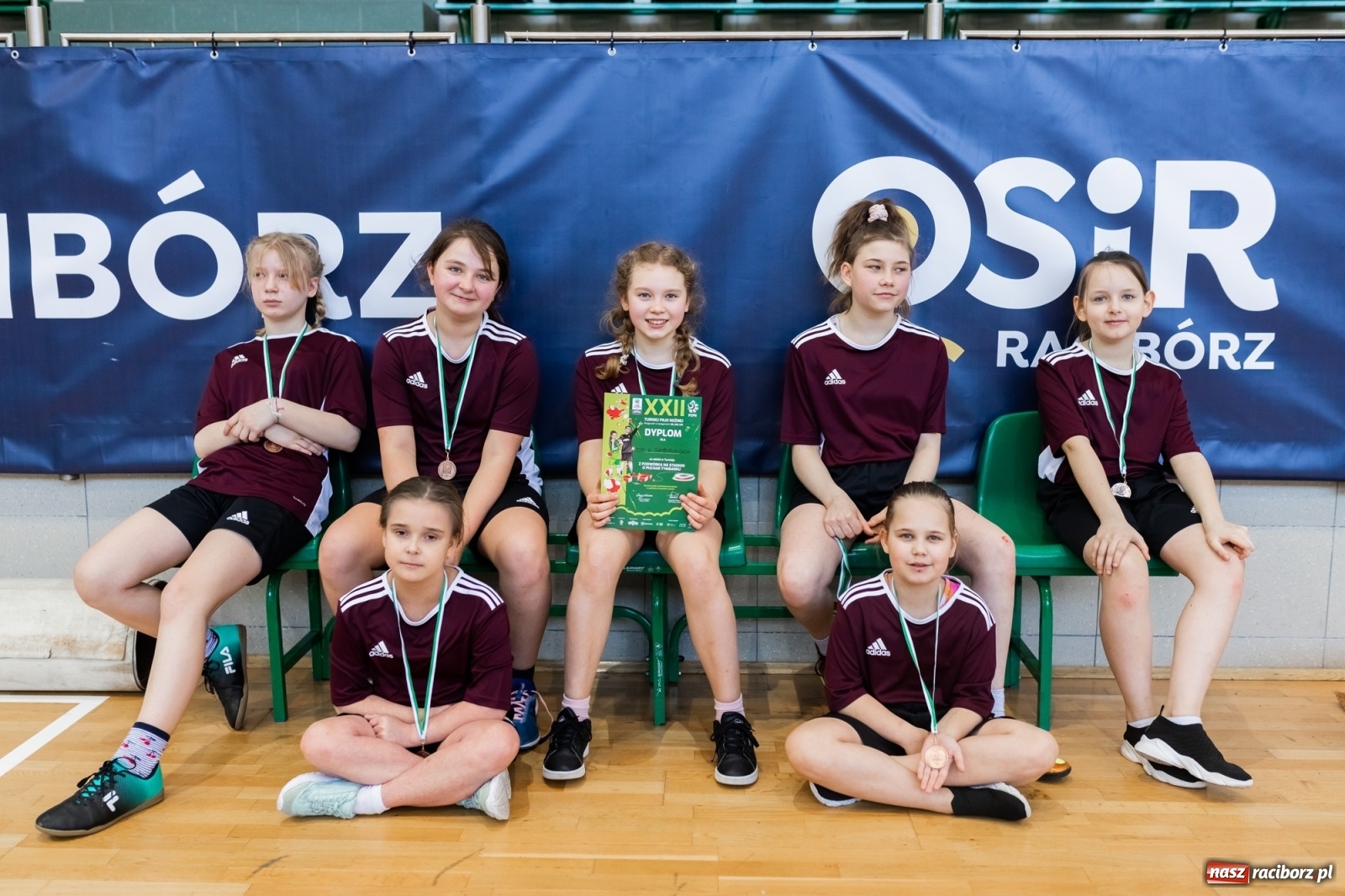 Zdjęcie w galerii na portalu naszraciborz.pl: Czwartkowa piłkarska rywalizacja w hali przy Łąkowej [FOTO] wiadomości z regionu