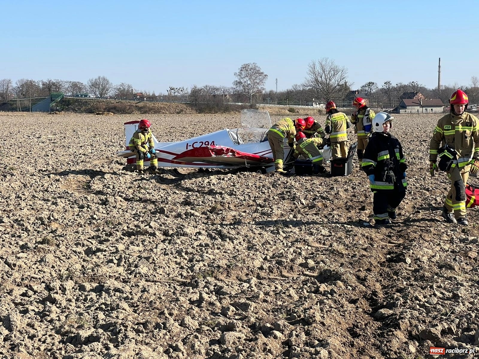 Zdjęcie w galerii na portalu naszraciborz.pl: Wypadek awionetki pod Raciborzem [FOTO i WIDEO] wiadomości z regionu