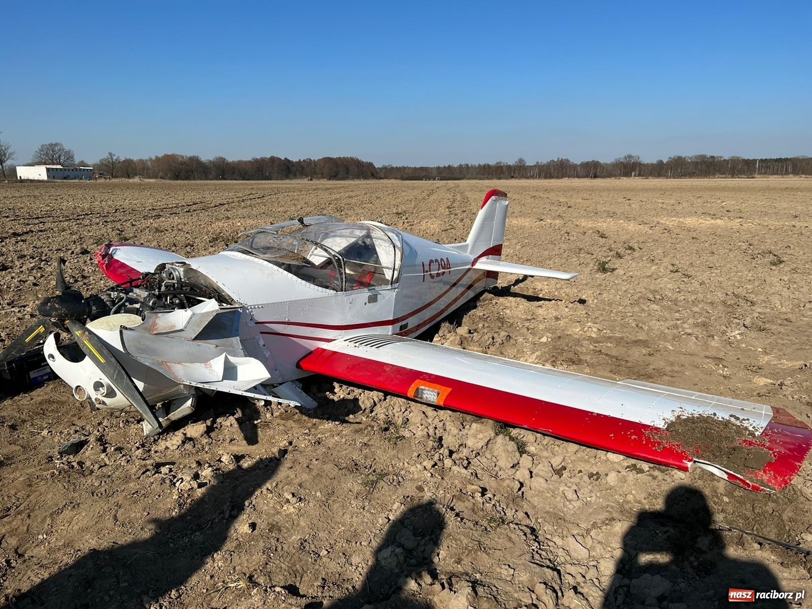 Zdjęcie w galerii na portalu naszraciborz.pl: Wypadek awionetki pod Raciborzem [FOTO i WIDEO] wiadomości z regionu