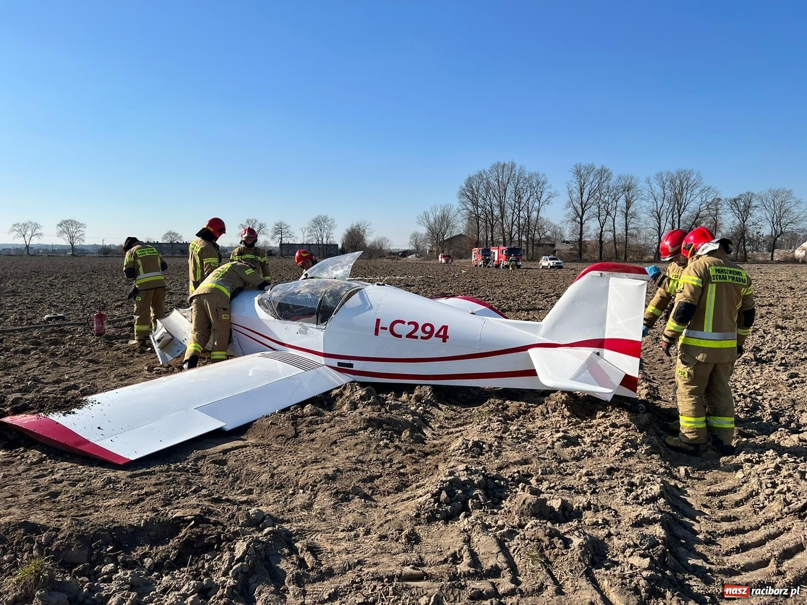 Zdjęcie w galerii na portalu naszraciborz.pl: Wypadek awionetki pod Raciborzem [FOTO i WIDEO] wiadomości z regionu
