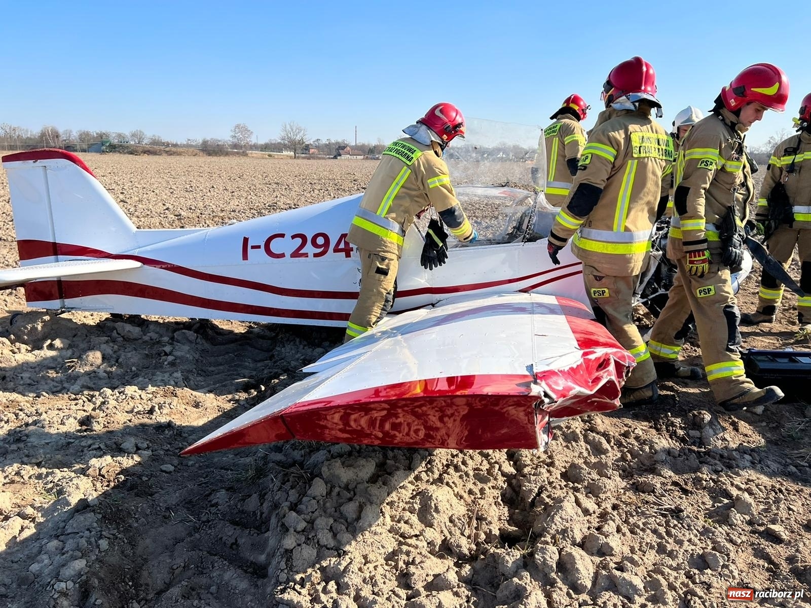 Zdjęcie w galerii na portalu naszraciborz.pl: Wypadek awionetki pod Raciborzem [FOTO i WIDEO] wiadomości z regionu