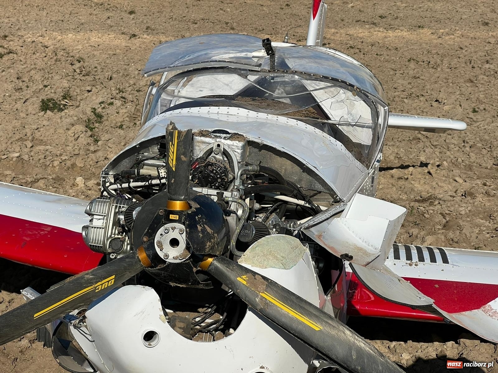 Zdjęcie w galerii na portalu naszraciborz.pl: Wypadek awionetki pod Raciborzem [FOTO i WIDEO] wiadomości z regionu