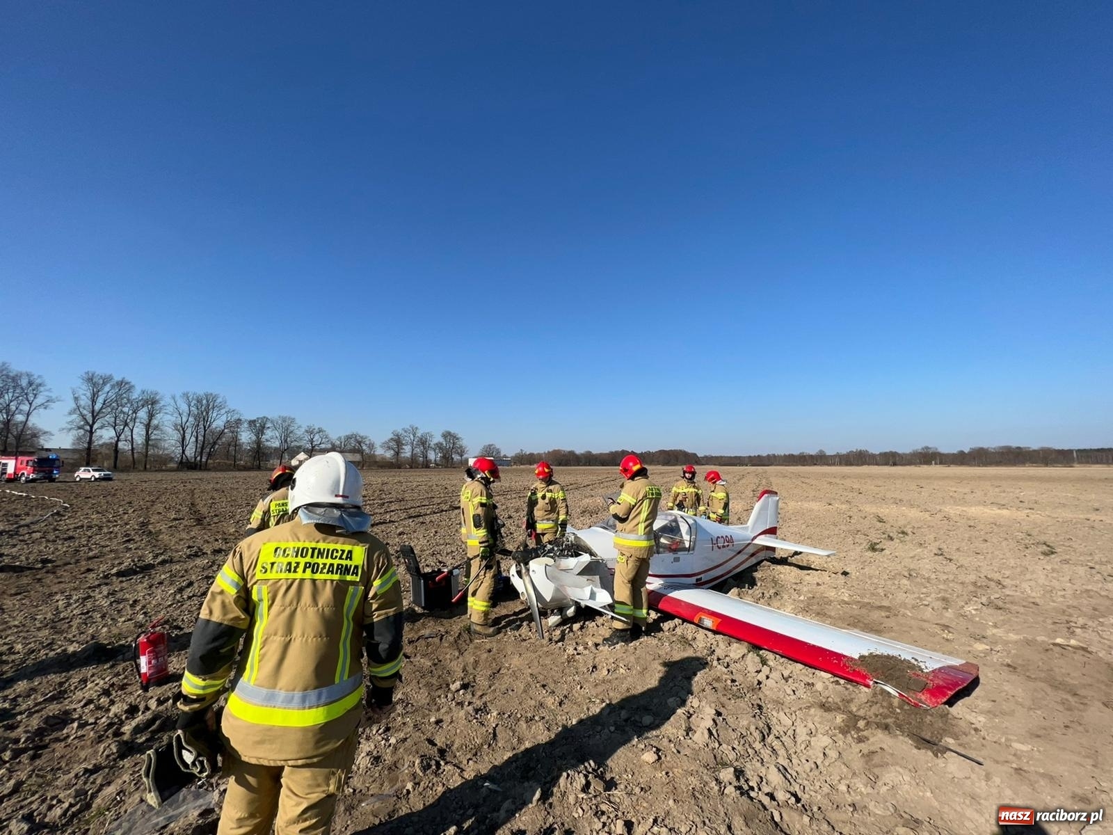 Zdjęcie w galerii na portalu naszraciborz.pl: Wypadek awionetki pod Raciborzem [FOTO i WIDEO] wiadomości z regionu