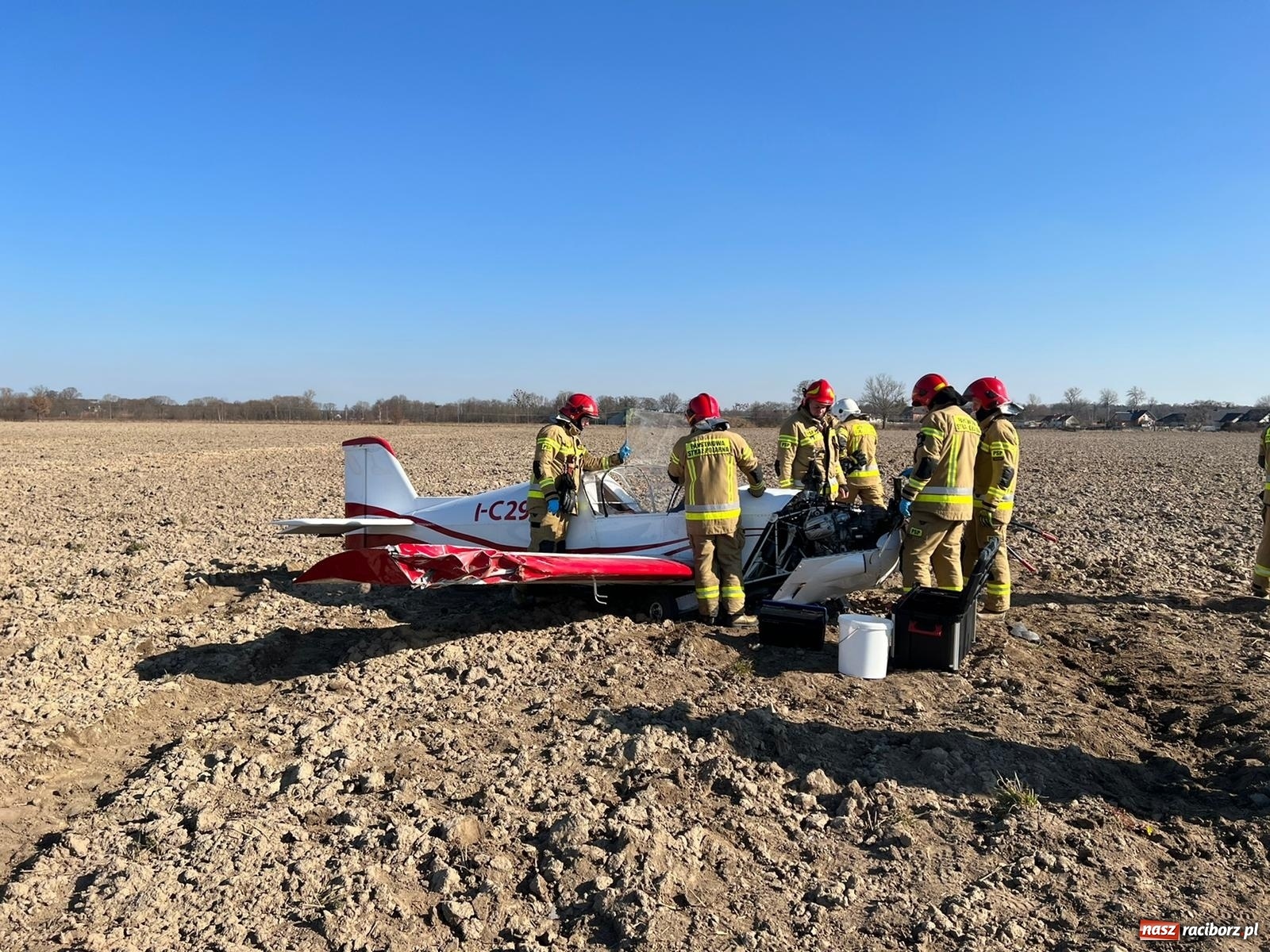 Zdjęcie w galerii na portalu naszraciborz.pl: Wypadek awionetki pod Raciborzem [FOTO i WIDEO] wiadomości z regionu