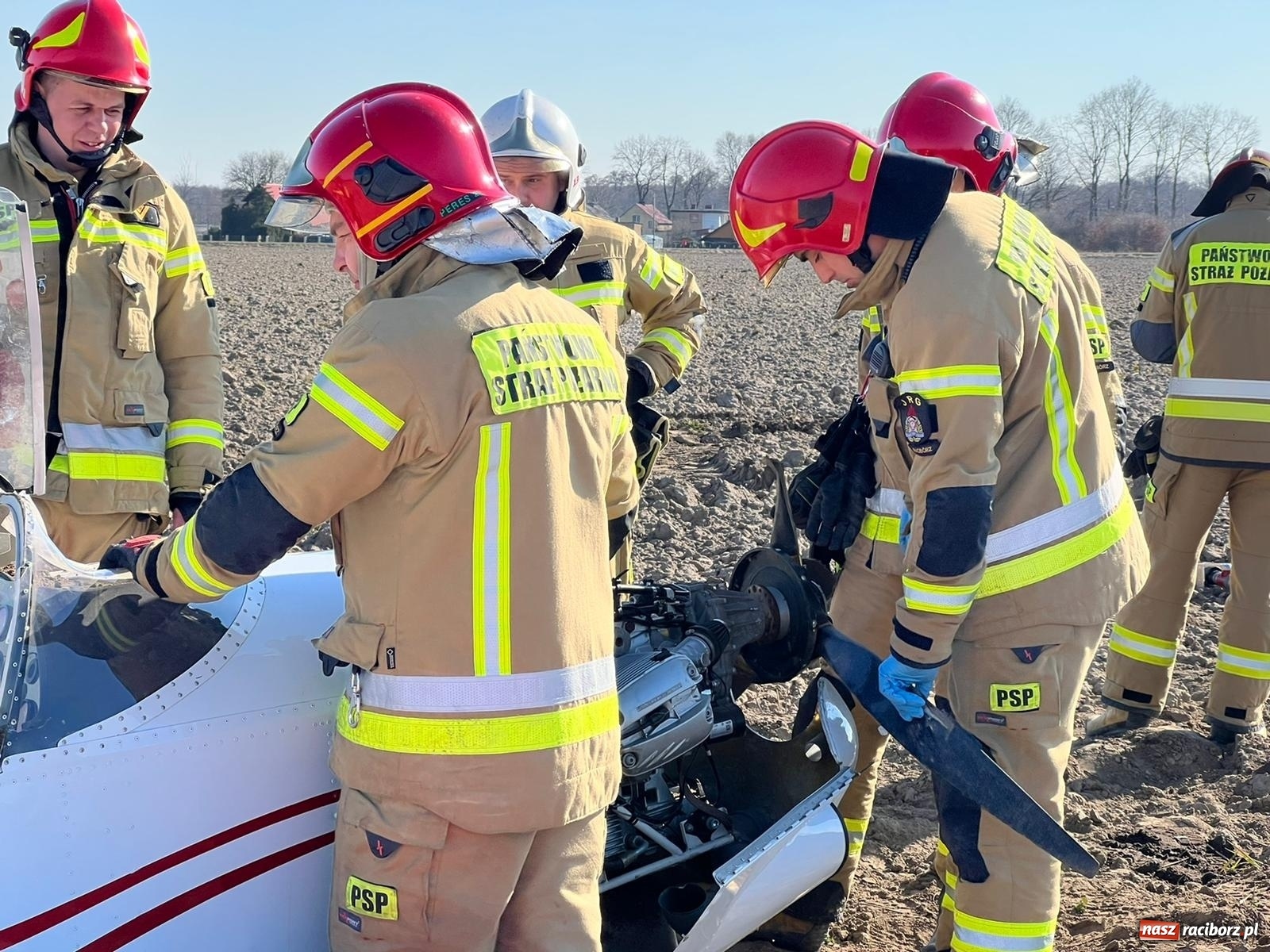 Zdjęcie w galerii na portalu naszraciborz.pl: Wypadek awionetki pod Raciborzem [FOTO i WIDEO] wiadomości z regionu