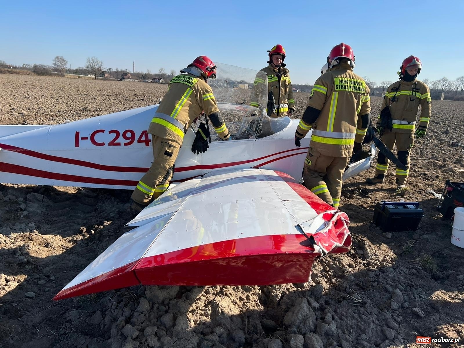 Zdjęcie w galerii na portalu naszraciborz.pl: Wypadek awionetki pod Raciborzem [FOTO i WIDEO] wiadomości z regionu