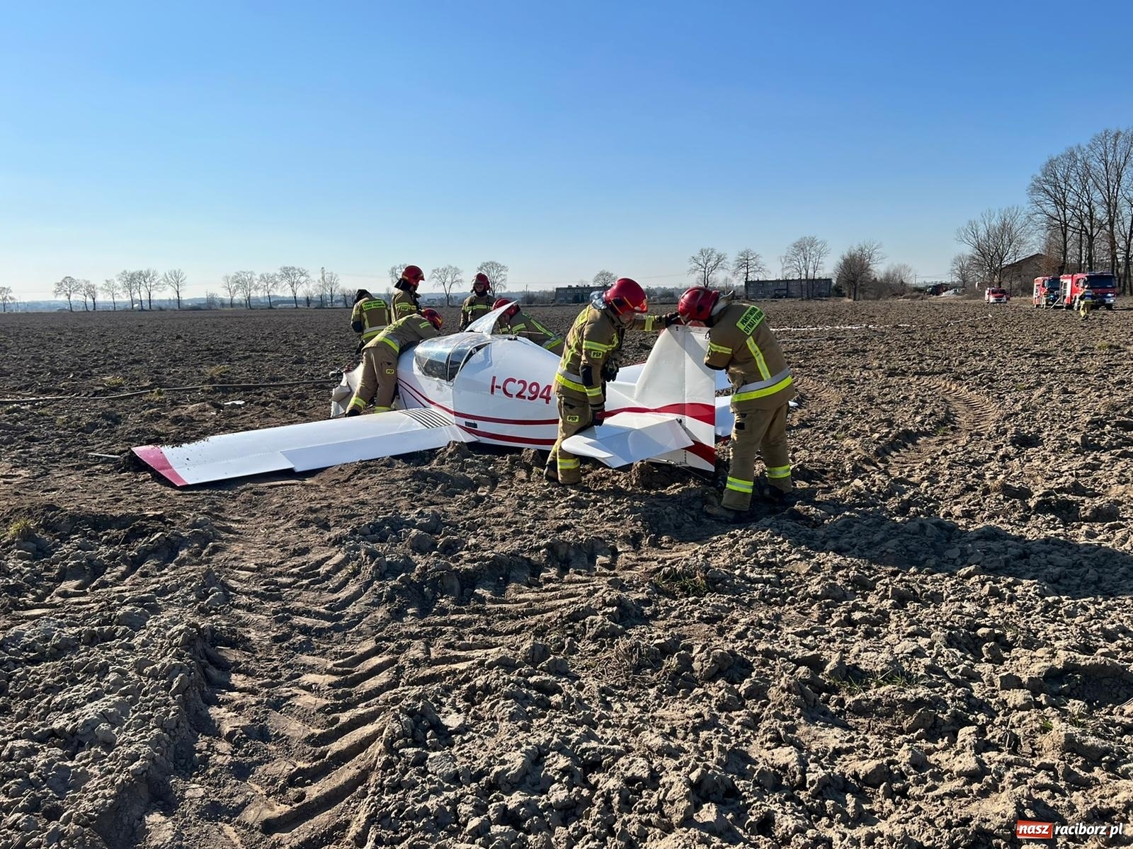 Zdjęcie w galerii na portalu naszraciborz.pl: Wypadek awionetki pod Raciborzem [FOTO i WIDEO] wiadomości z regionu