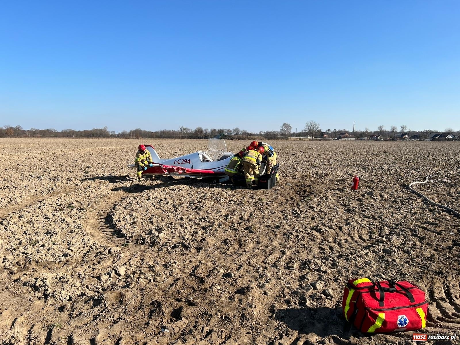 Zdjęcie w galerii na portalu naszraciborz.pl: Wypadek awionetki pod Raciborzem [FOTO i WIDEO] wiadomości z regionu