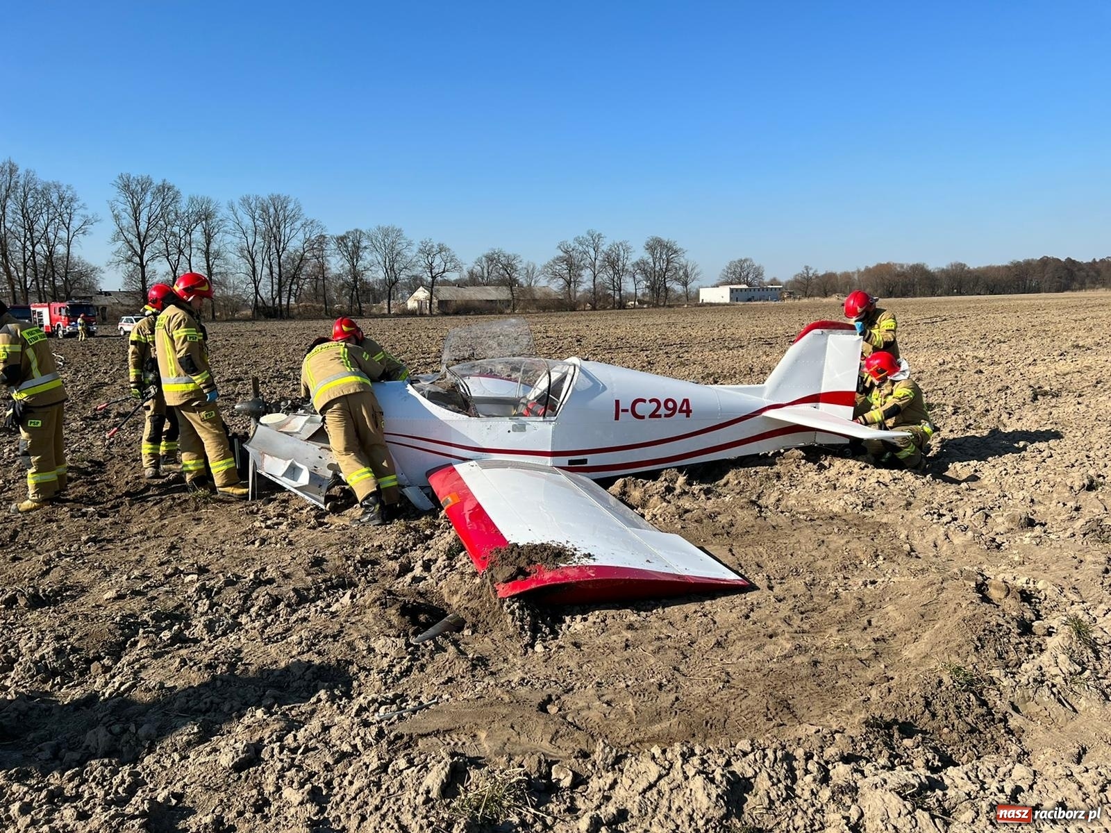 Zdjęcie w galerii na portalu naszraciborz.pl: Wypadek awionetki pod Raciborzem [FOTO i WIDEO] wiadomości z regionu