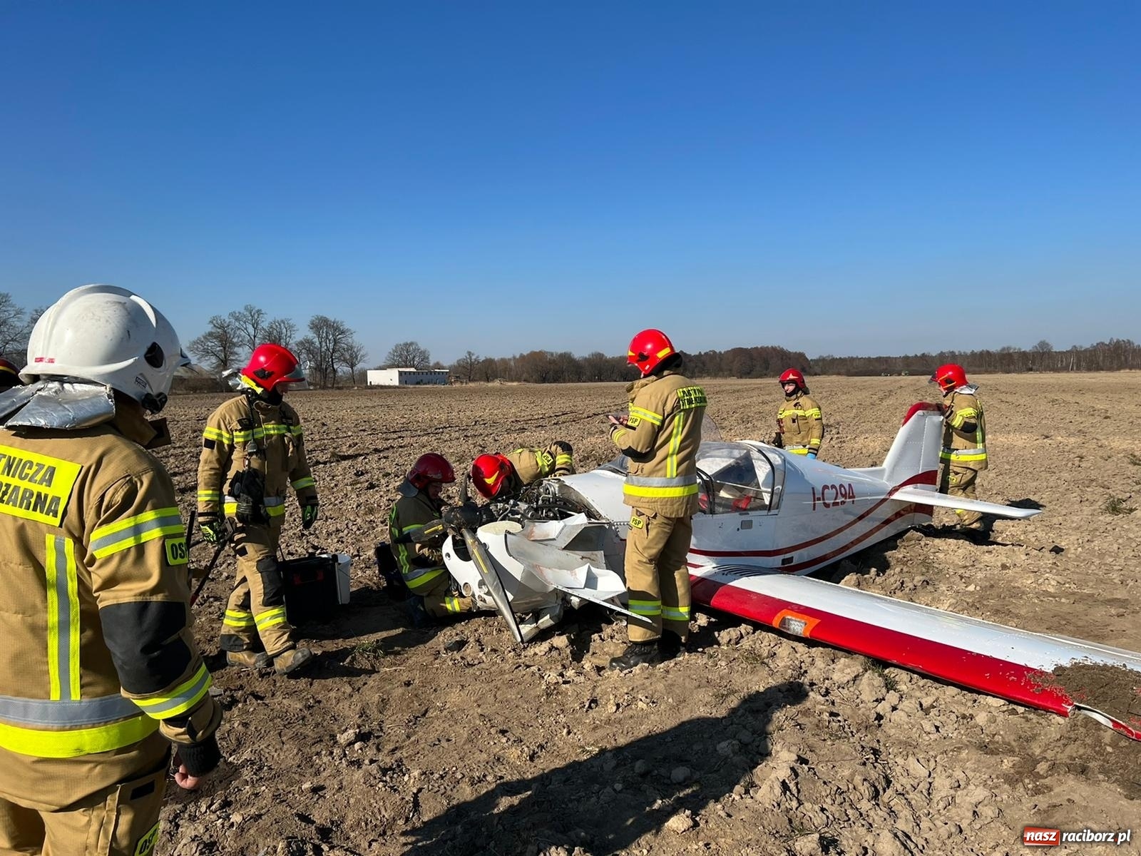 Zdjęcie w galerii na portalu naszraciborz.pl: Wypadek awionetki pod Raciborzem [FOTO i WIDEO] wiadomości z regionu