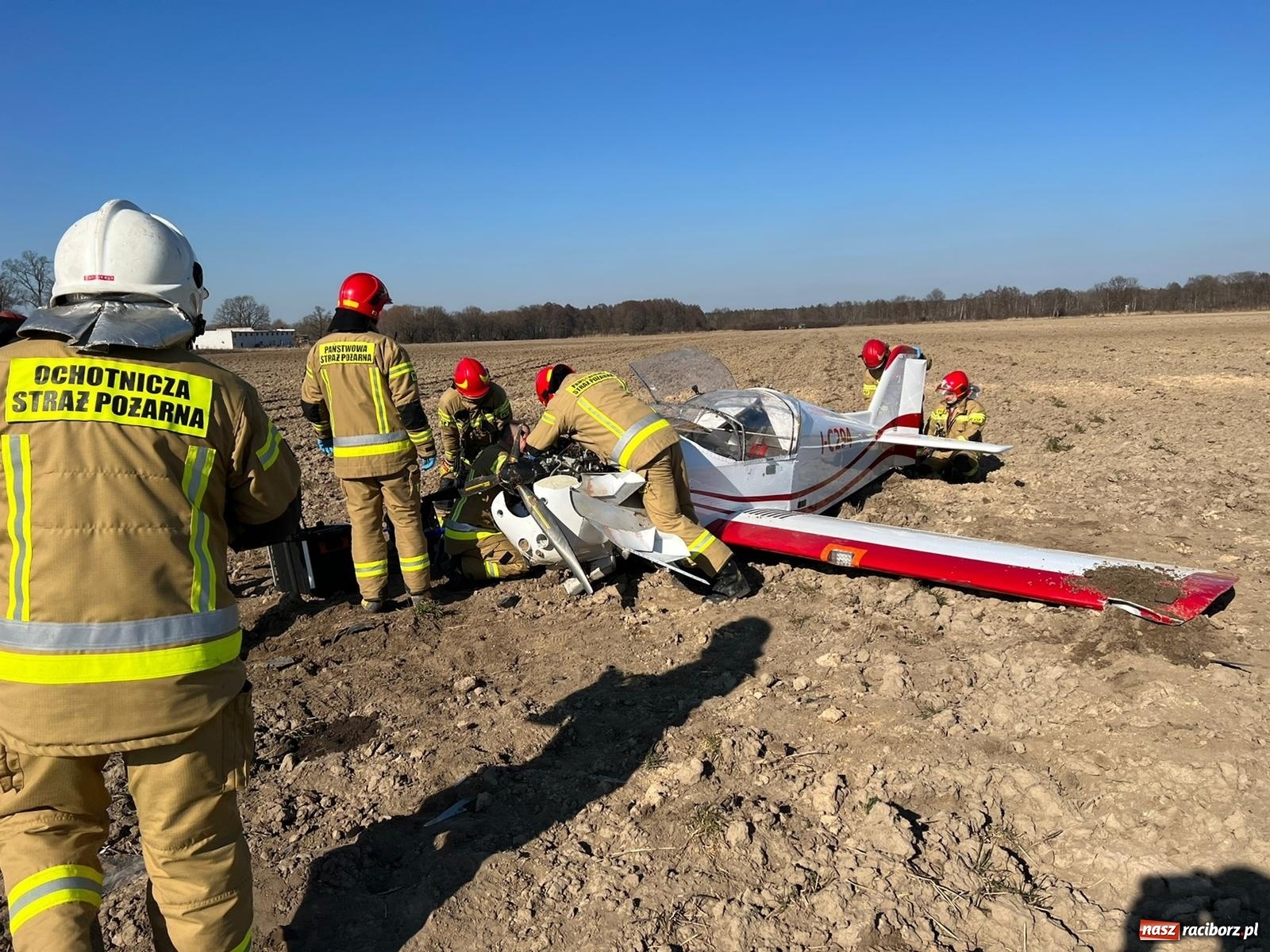 Zdjęcie w galerii na portalu naszraciborz.pl: Wypadek awionetki pod Raciborzem [FOTO i WIDEO] wiadomości z regionu