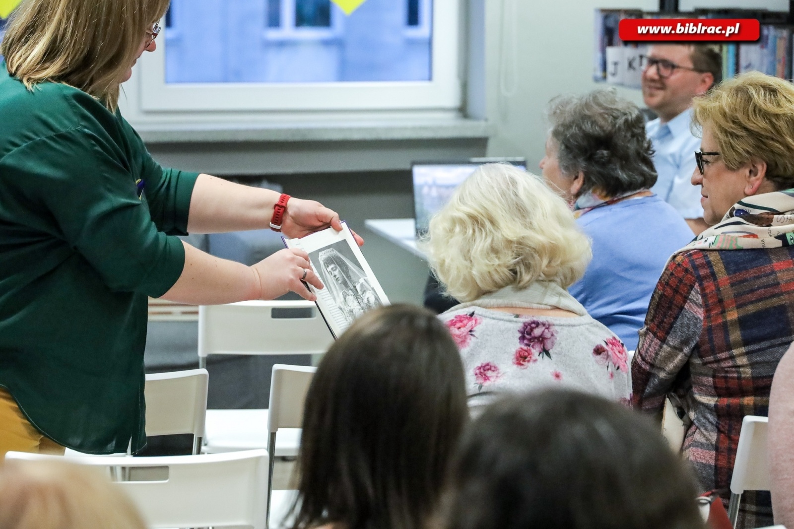 Zdjęcie w galerii na portalu naszraciborz.pl: Gabriela Anna Kańtor gościem Dnia Kobiet z Książką wiadomości z regionu