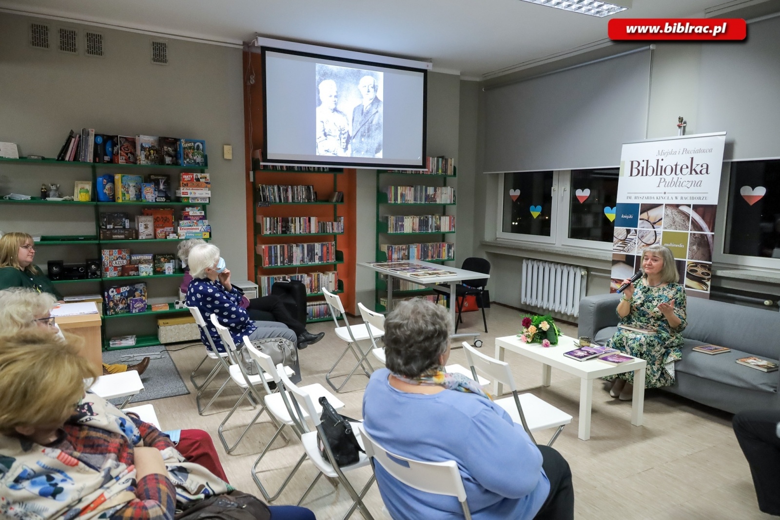 Zdjęcie w galerii na portalu naszraciborz.pl: Gabriela Anna Kańtor gościem Dnia Kobiet z Książką wiadomości z regionu