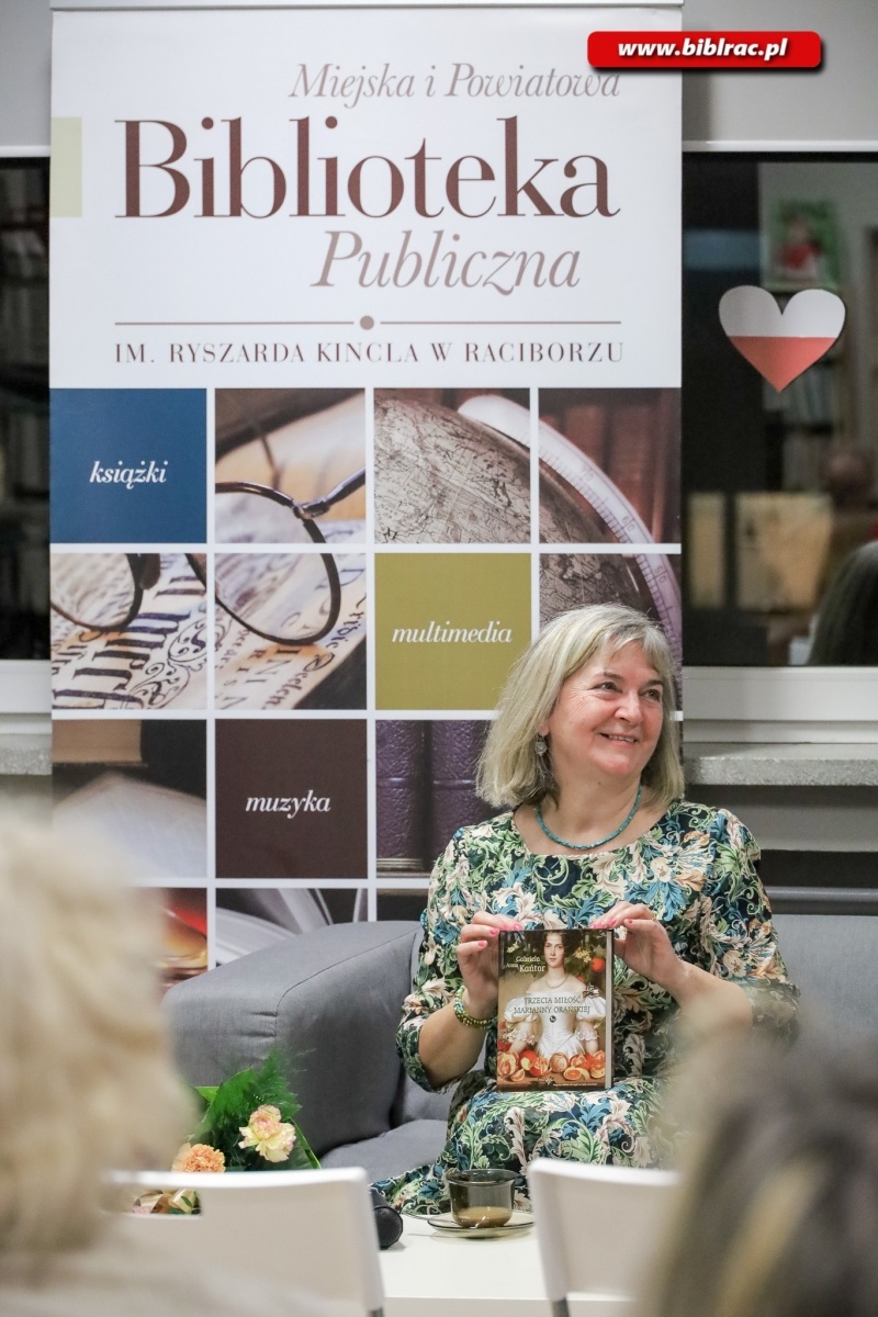 Zdjęcie w galerii na portalu naszraciborz.pl: Gabriela Anna Kańtor gościem Dnia Kobiet z Książką wiadomości z regionu
