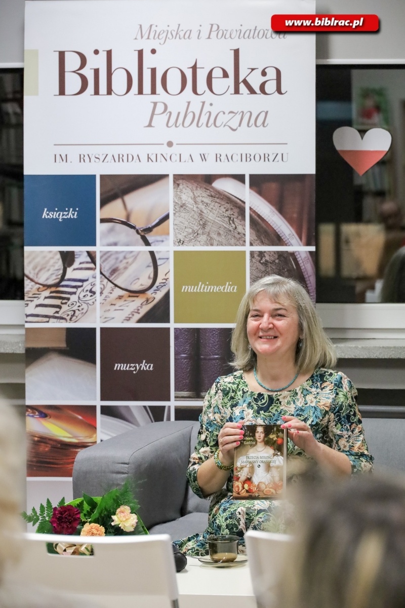 Zdjęcie w galerii na portalu naszraciborz.pl: Gabriela Anna Kańtor gościem Dnia Kobiet z Książką wiadomości z regionu