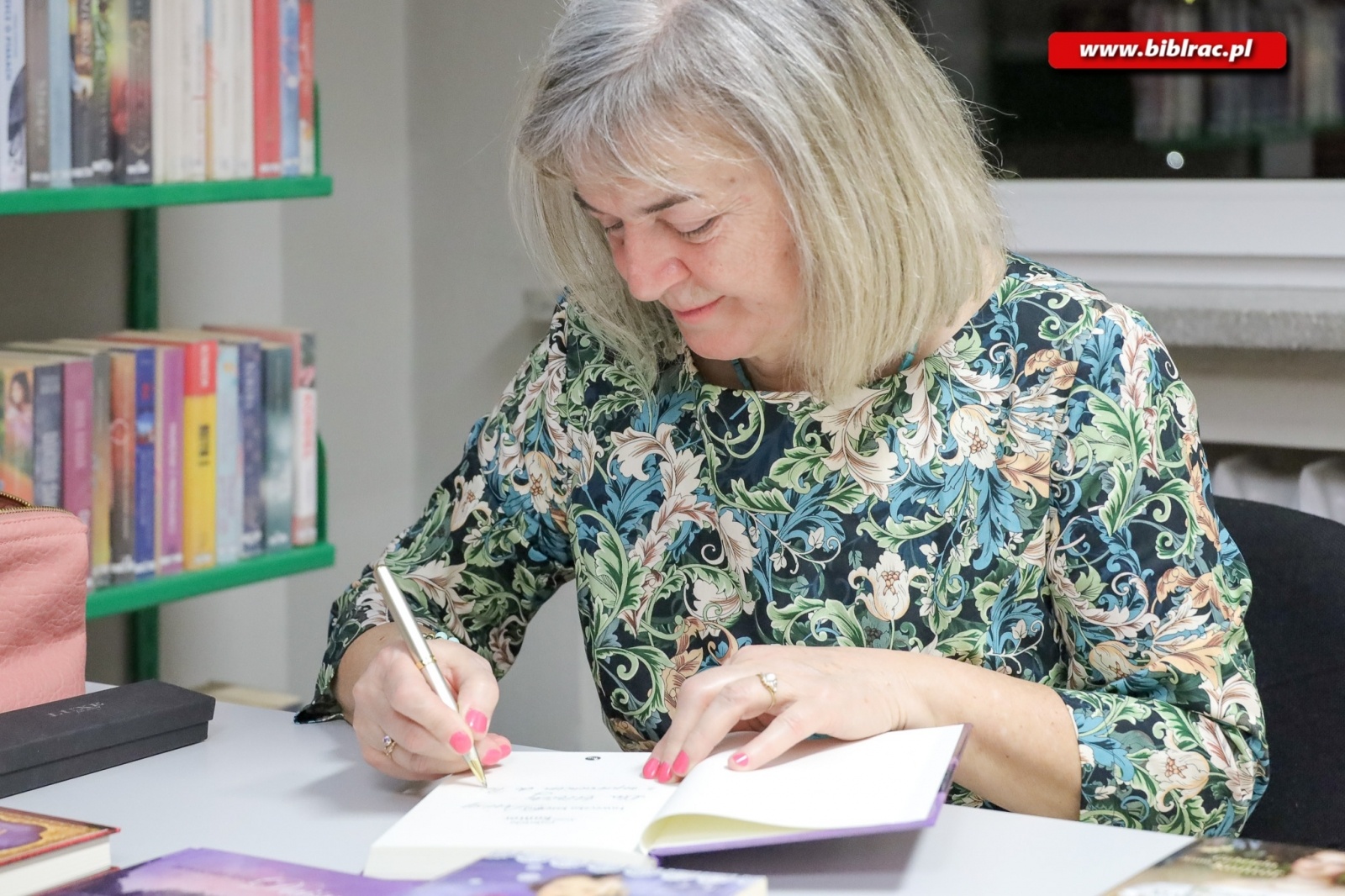 Zdjęcie w galerii na portalu naszraciborz.pl: Gabriela Anna Kańtor gościem Dnia Kobiet z Książką wiadomości z regionu