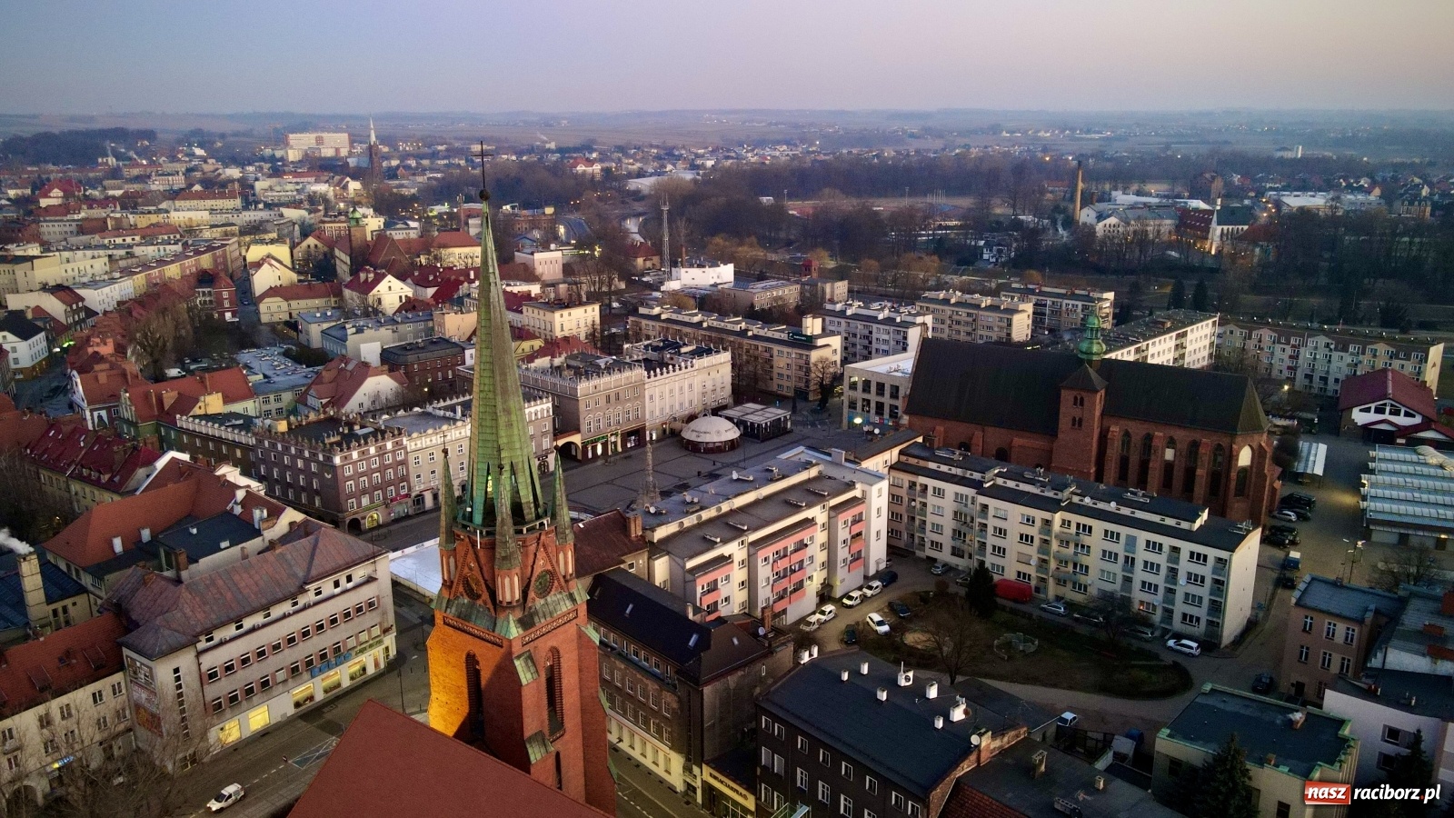 Zdjęcie w galerii na portalu naszraciborz.pl: Racibórz - miasto u progu wiosny okiem drona wiadomości z regionu