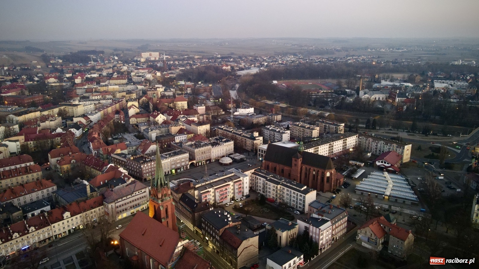 Zdjęcie w galerii na portalu naszraciborz.pl: Racibórz - miasto u progu wiosny okiem drona wiadomości z regionu