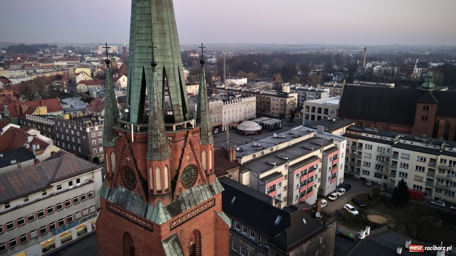 Zdjęcie w galerii na portalu naszraciborz.pl: Racibórz - miasto u progu wiosny okiem drona wiadomości z regionu