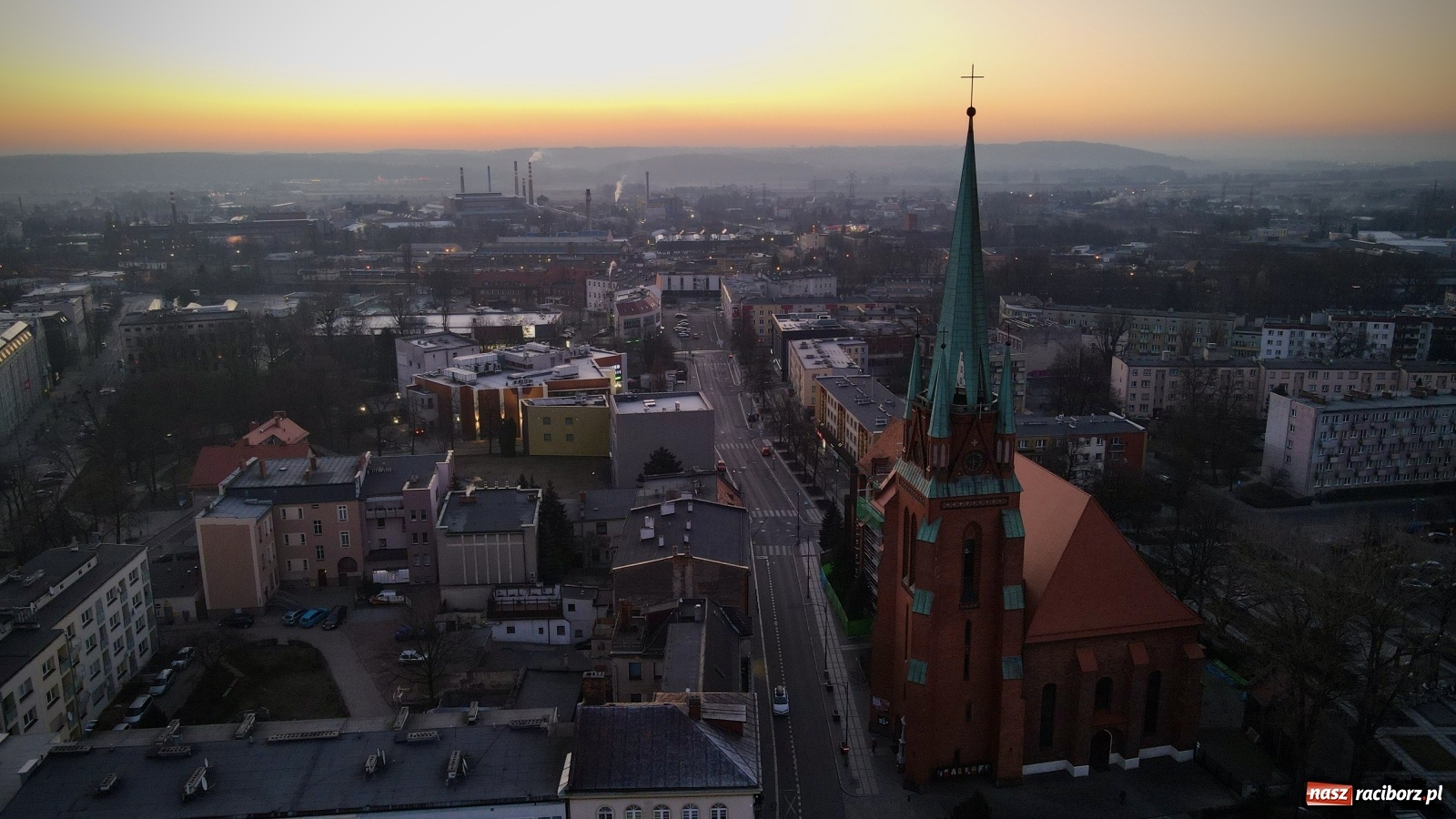 Zdjęcie w galerii na portalu naszraciborz.pl: Racibórz - miasto u progu wiosny okiem drona wiadomości z regionu