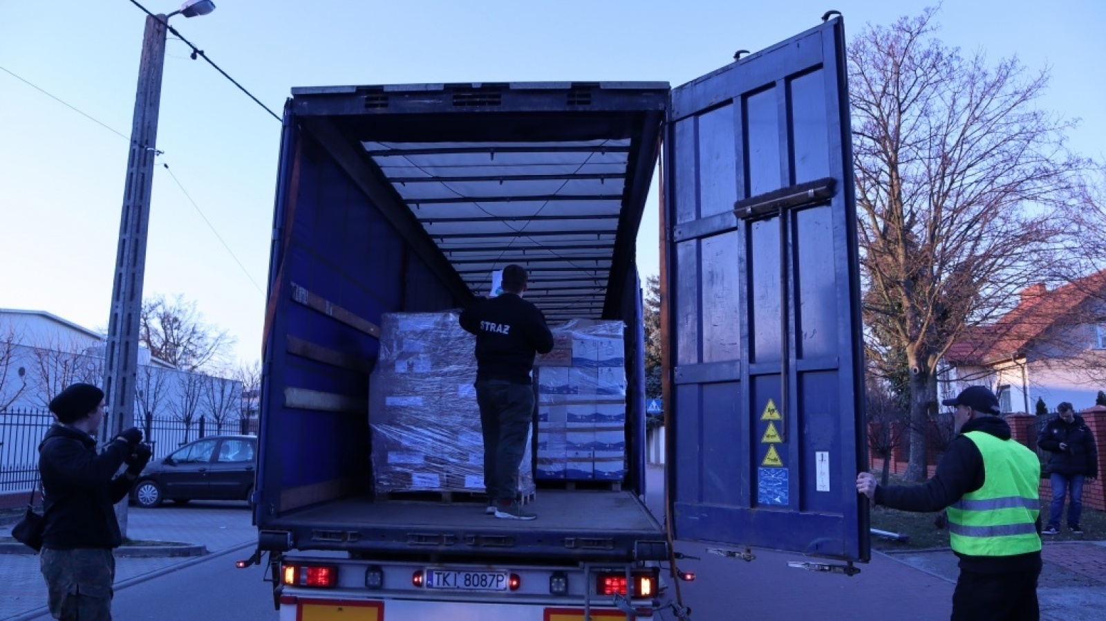 Zdjęcie w galerii na portalu naszraciborz.pl: Nadzwyczajna sesja Rady Powiatu Raciborskiego i transport darów na Ukrainę wiadomości z regionu