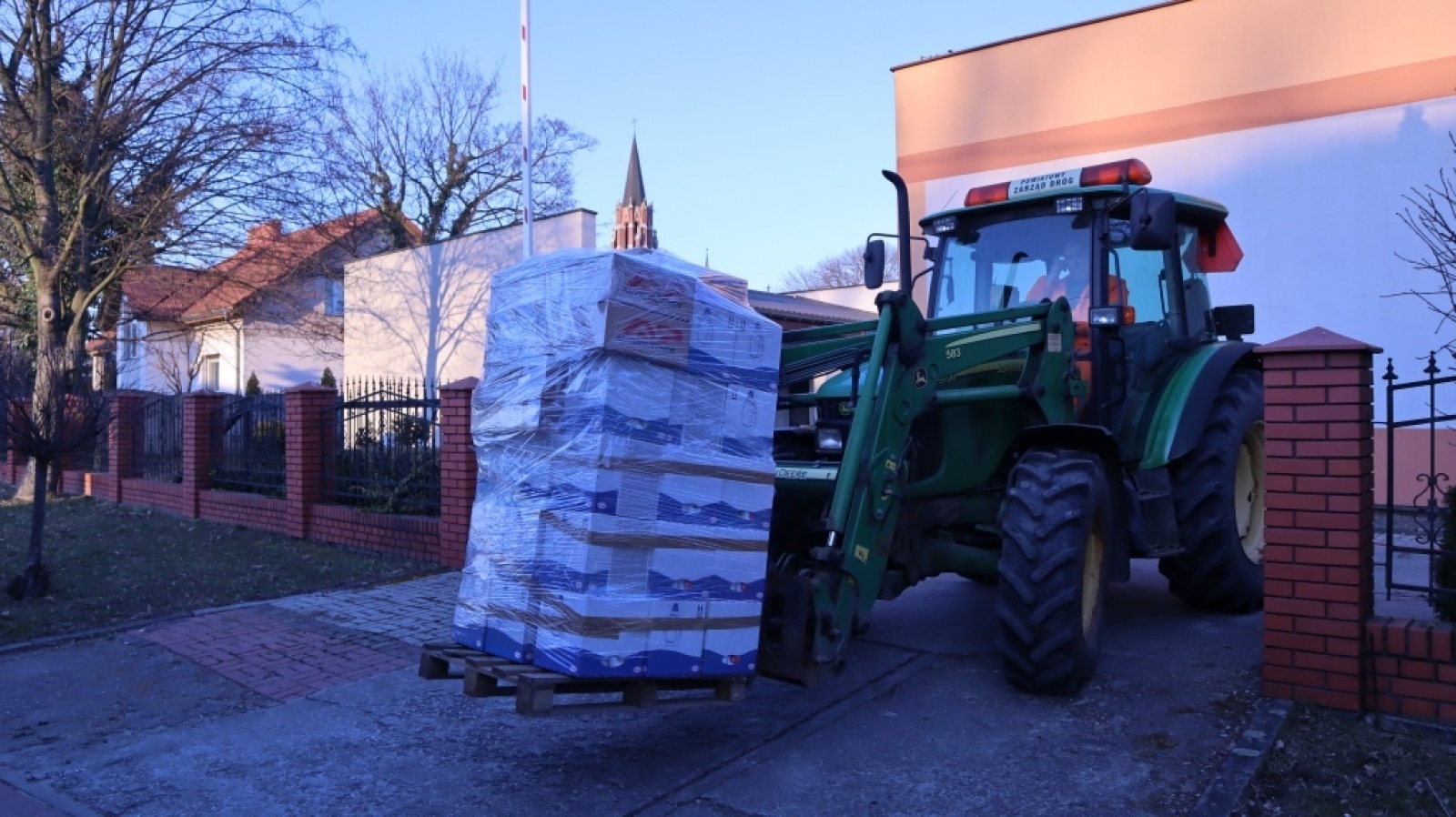 Zdjęcie w galerii na portalu naszraciborz.pl: Nadzwyczajna sesja Rady Powiatu Raciborskiego i transport darów na Ukrainę wiadomości z regionu